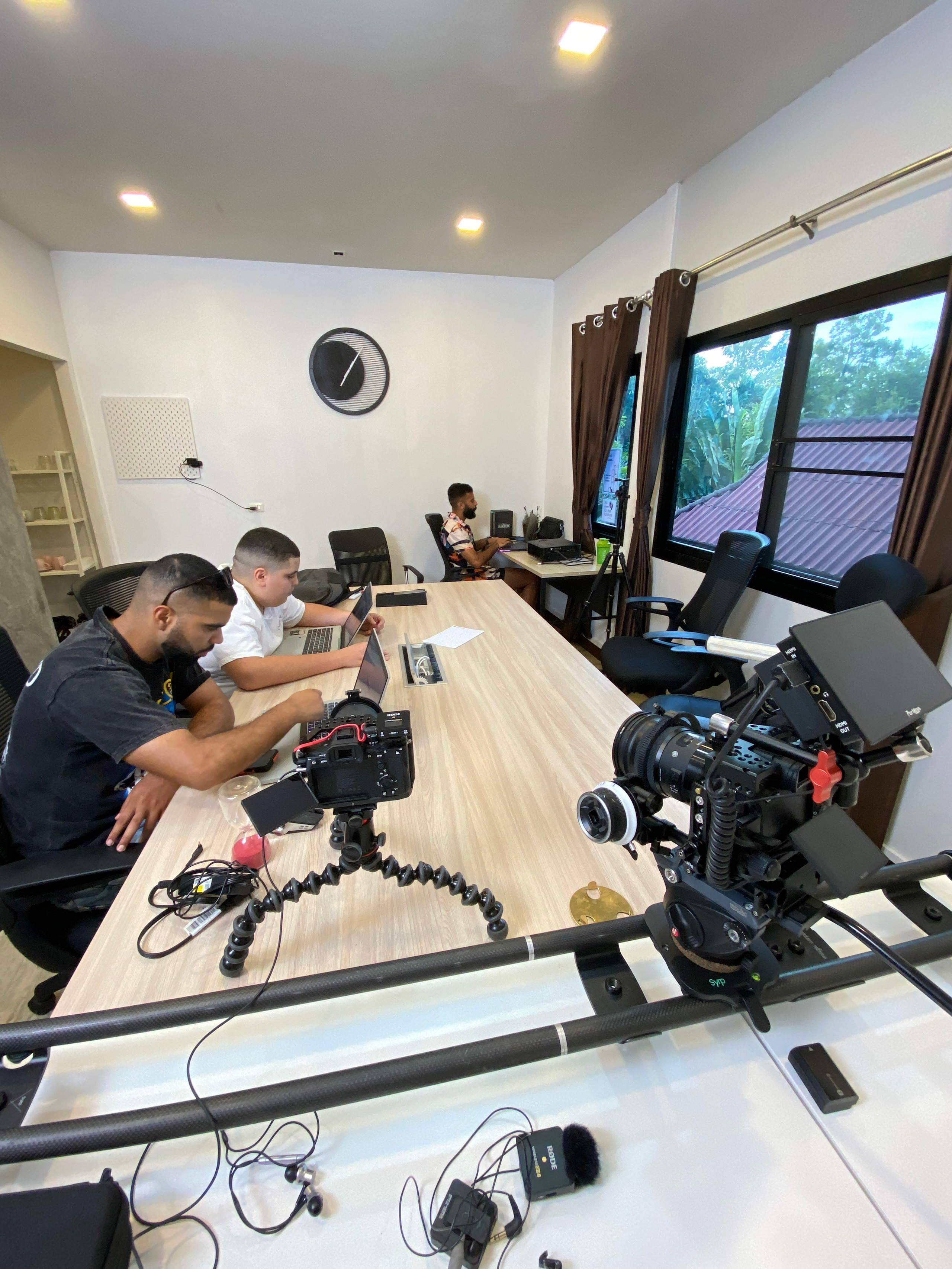 Предложения. Брахим — фотограф