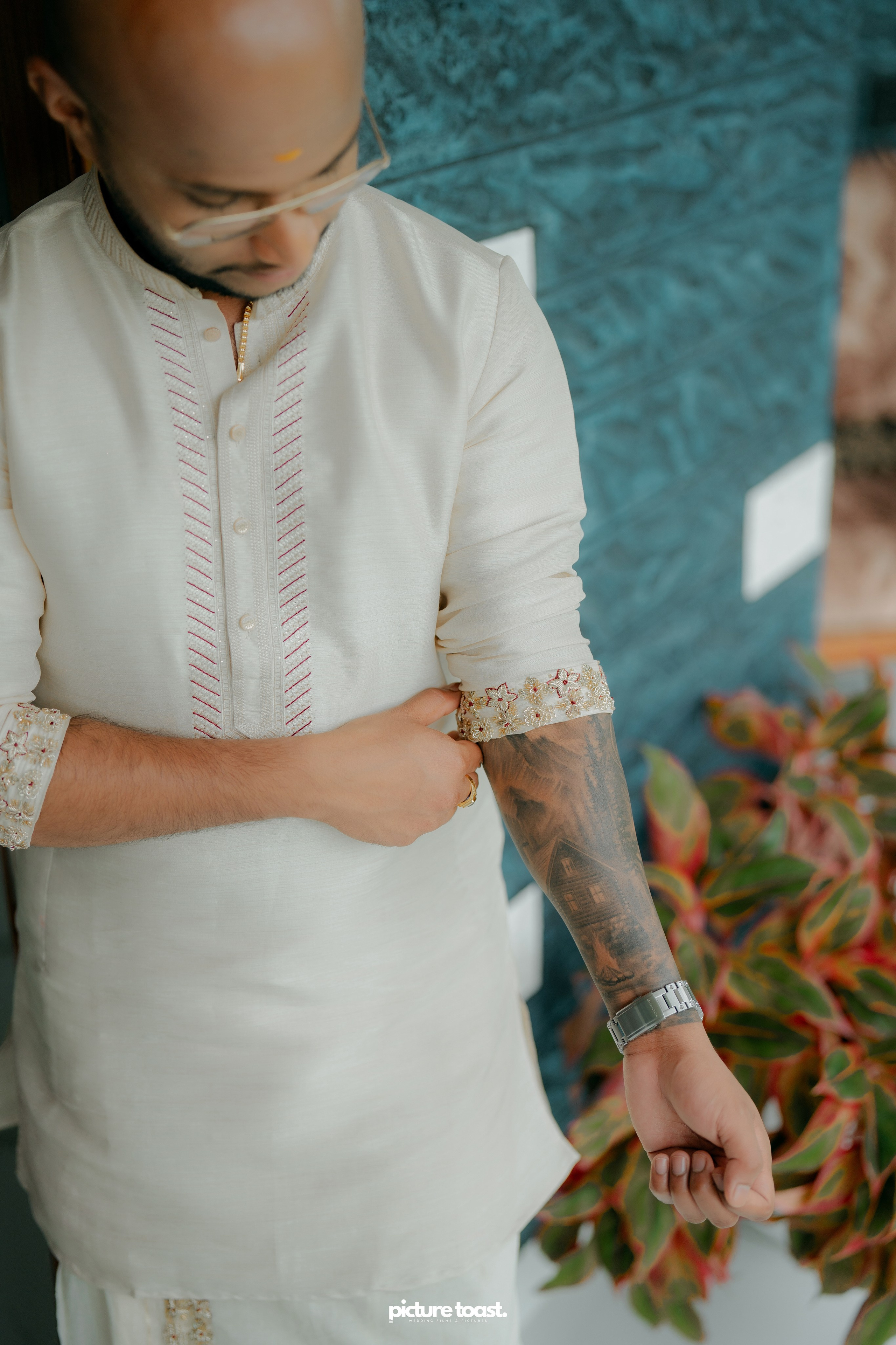 Traditional Kerala Hindu Wedding Ft. Anusree & Vishnu. Fine art Wedding Photographers in India & Canada