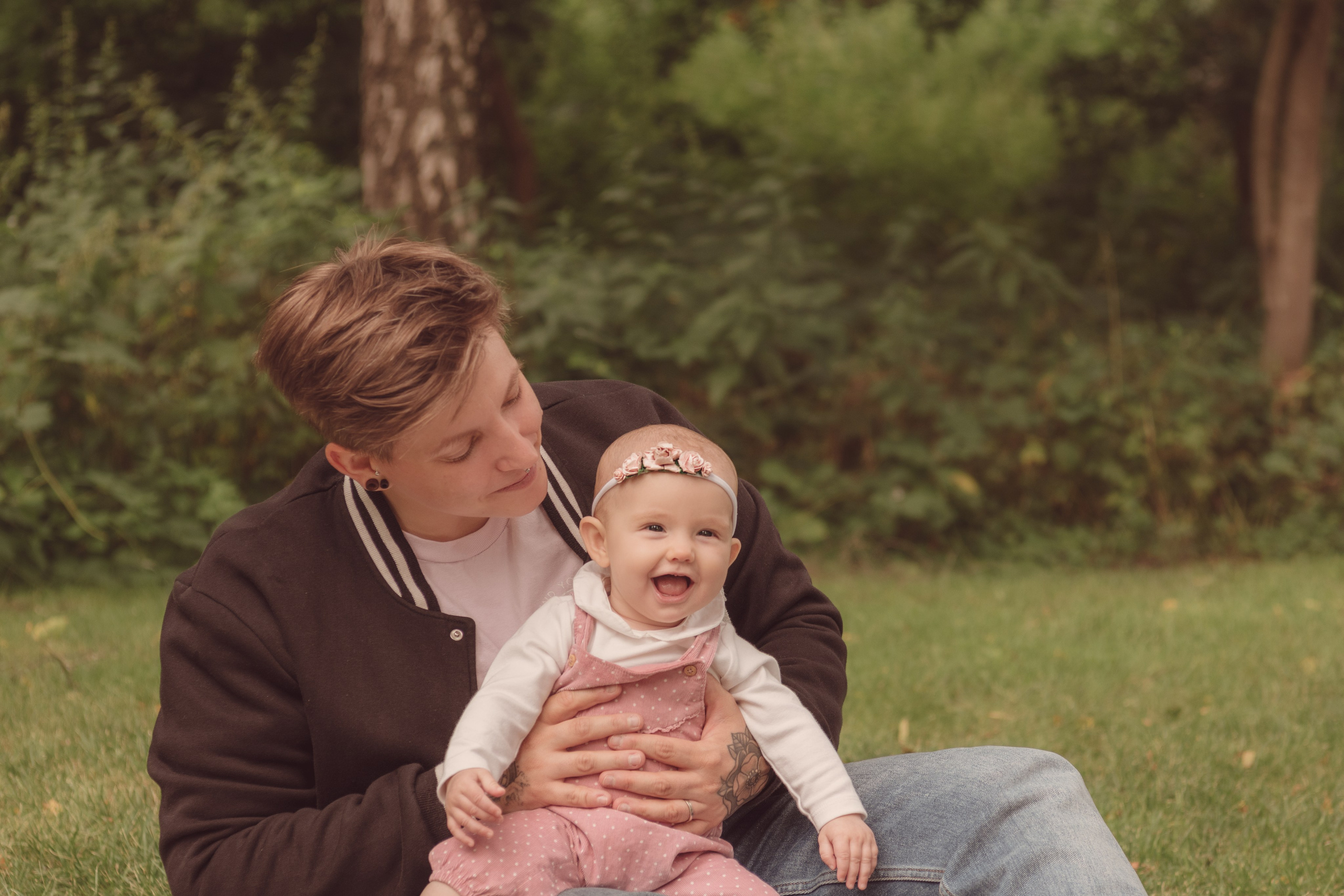 Hayley & Katja. Maternity Newborn and Family photographer Hamburg Claire Hambley