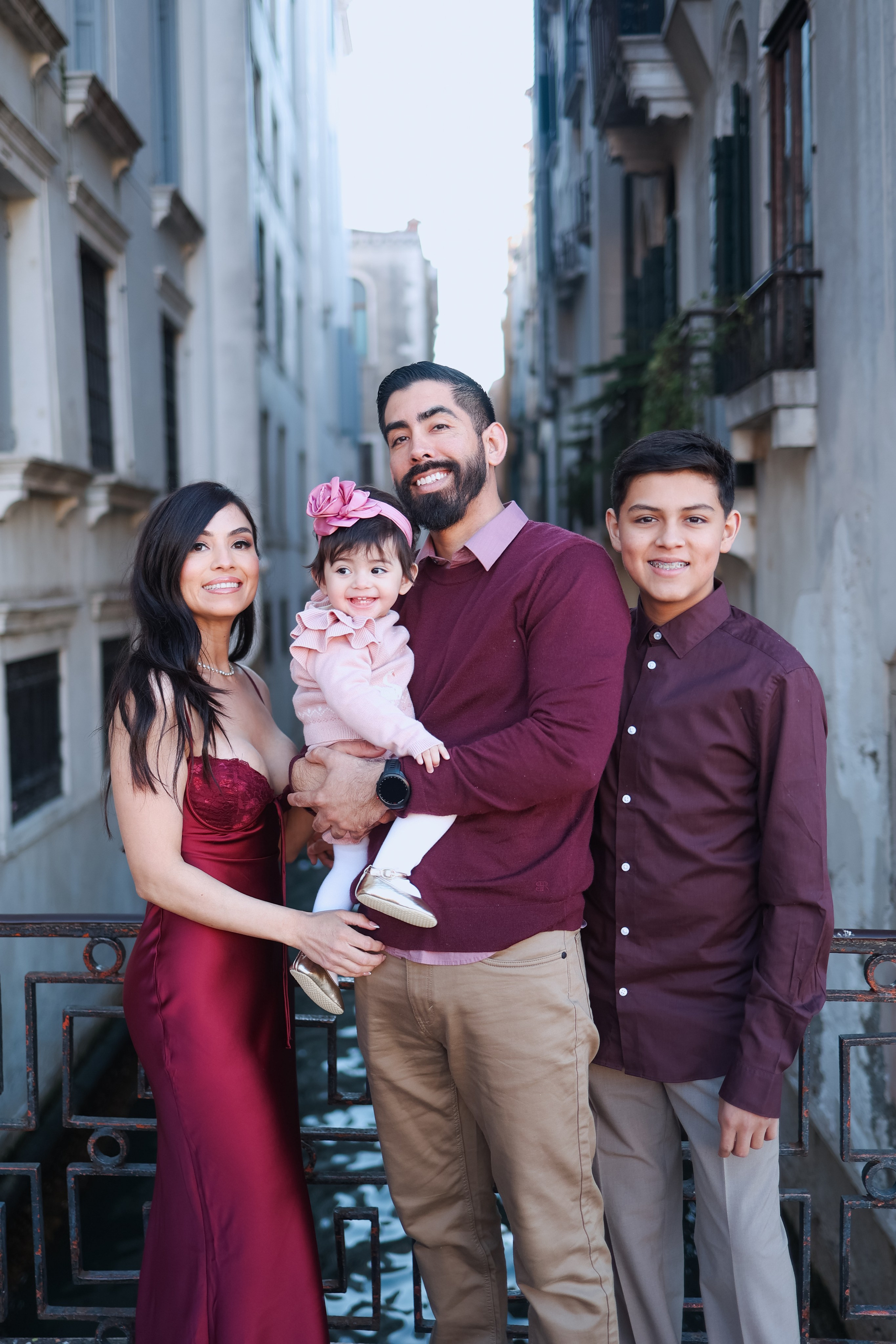 Family photo shoot in Venice. Photographer in Venice, Viktoria Antonova