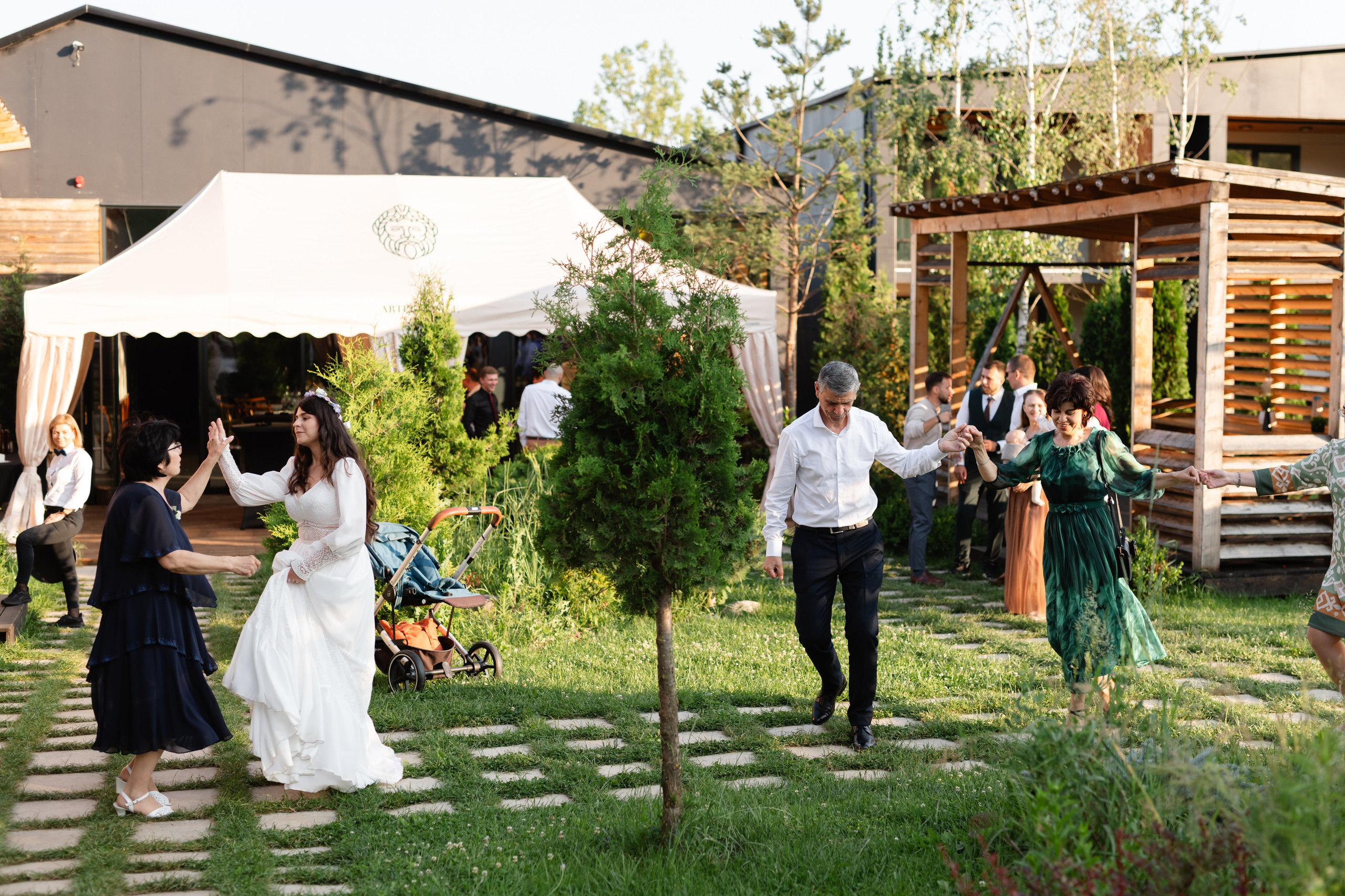 Flori & Cosmin. Main