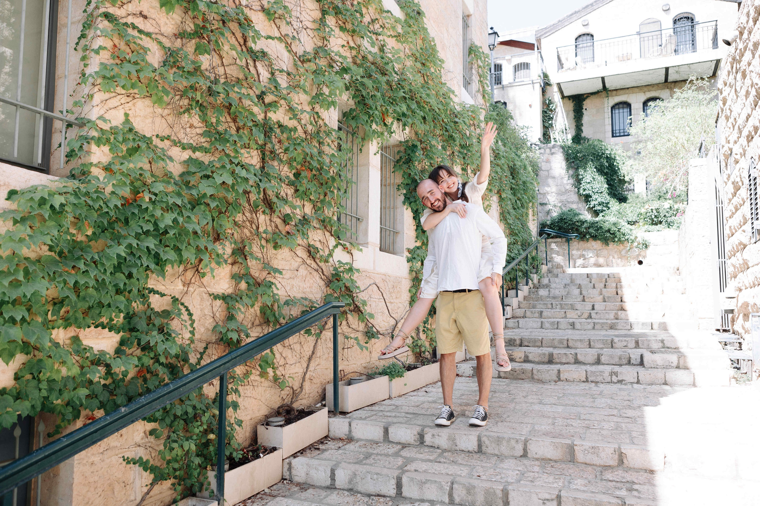 A MONTH AFTER THE WEDDING (morning). PHOTOGRAPHER IN ISRAEL