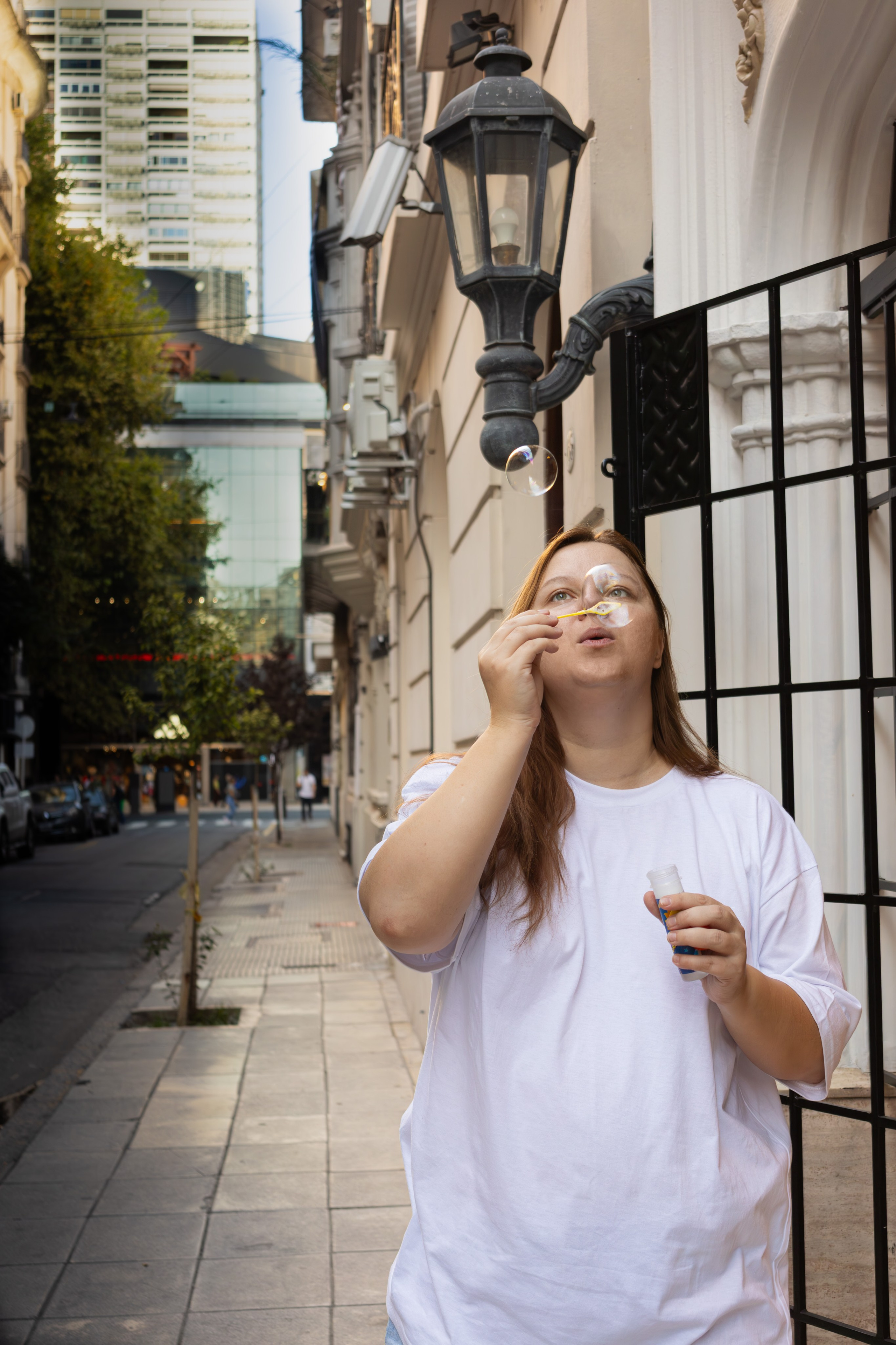 Мыльные пузыри в городе. Фотограф в Буэнос-Айресе