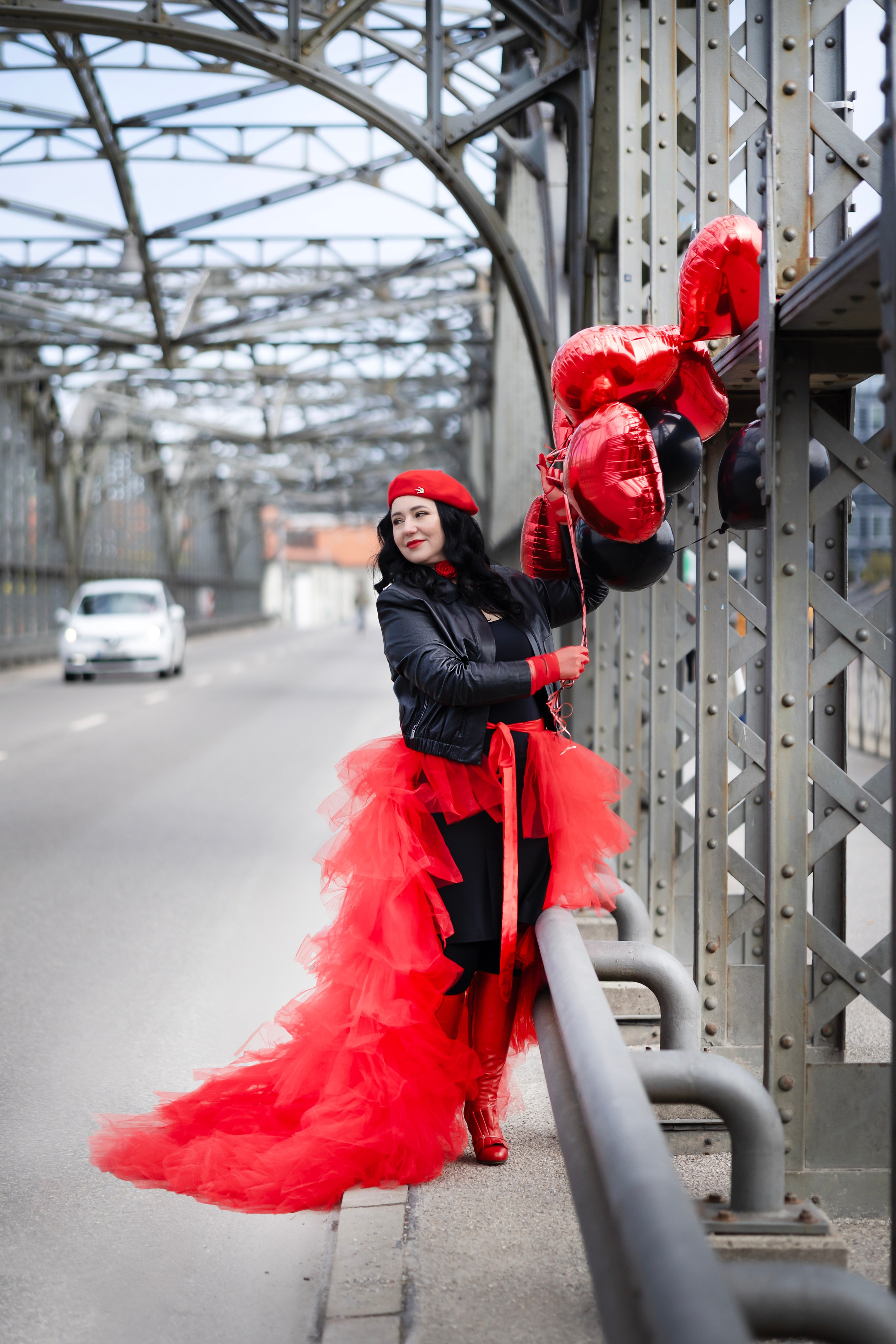 Balloons and red skirt. Фотограф в Мюнхене