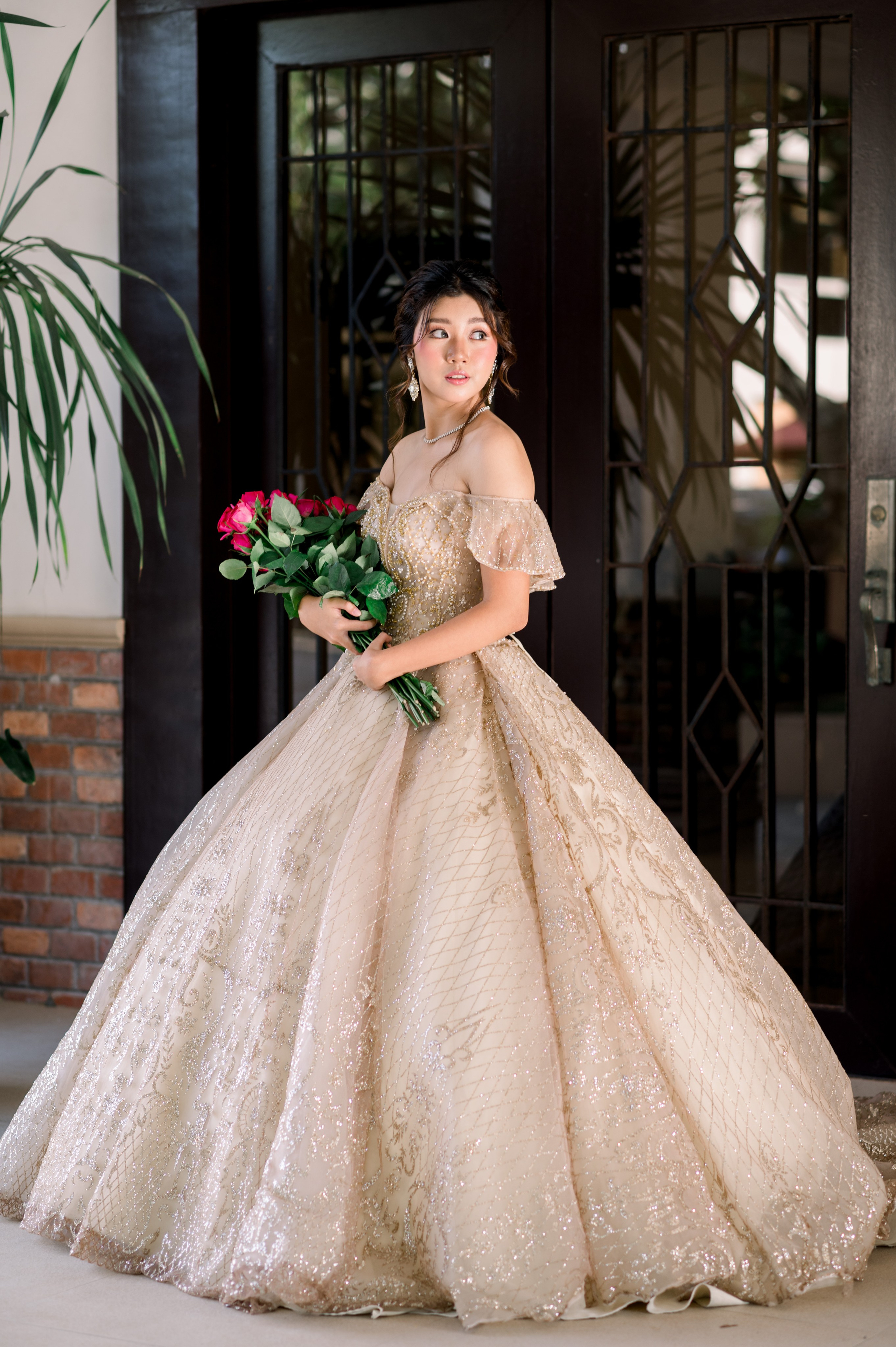 Debuts. Woody Weddings