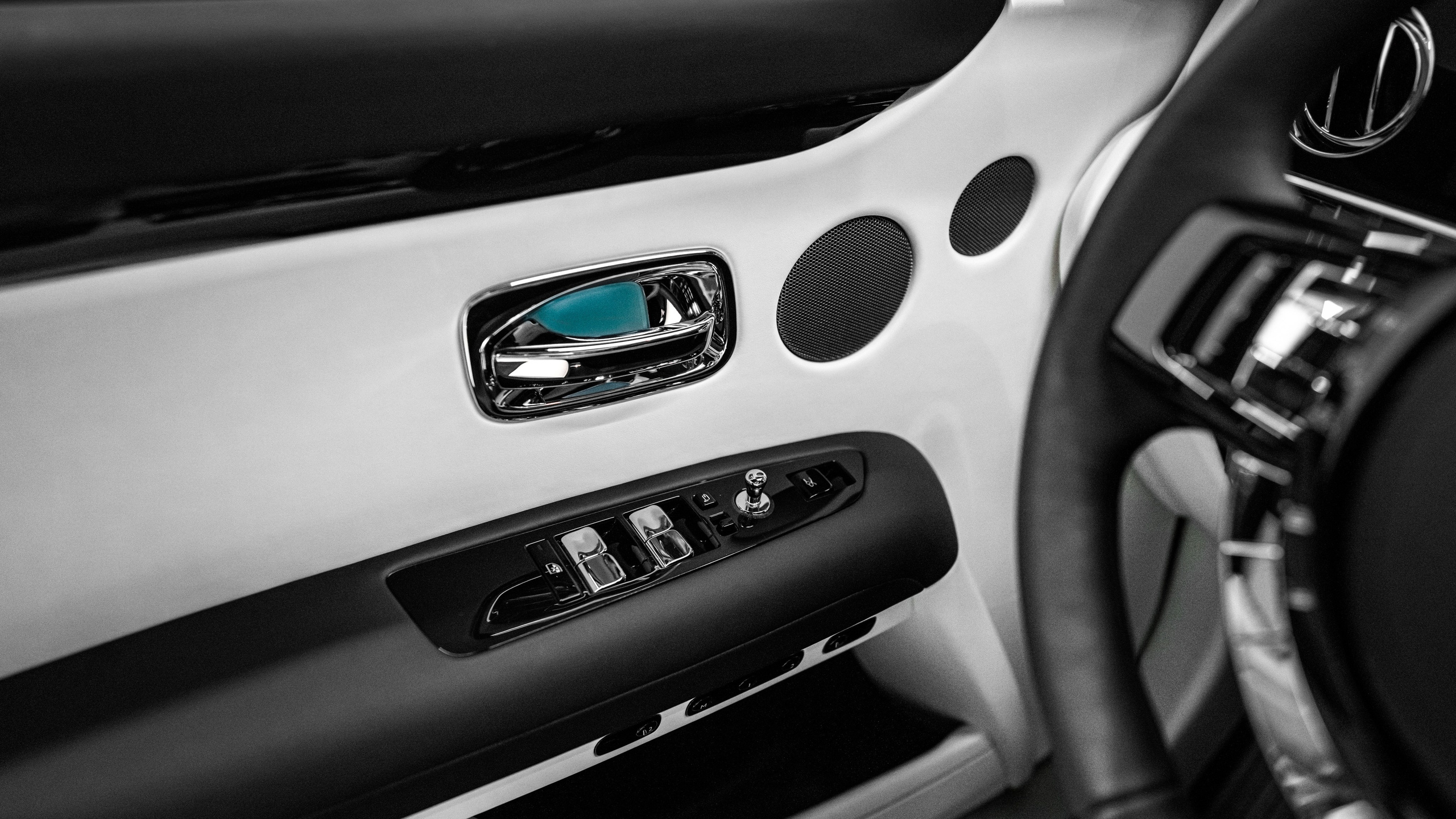 ROLLS-ROYCE. WORLDWIDE COMMERCIAL AUTOMOTIVE PHOTOGRAPHER