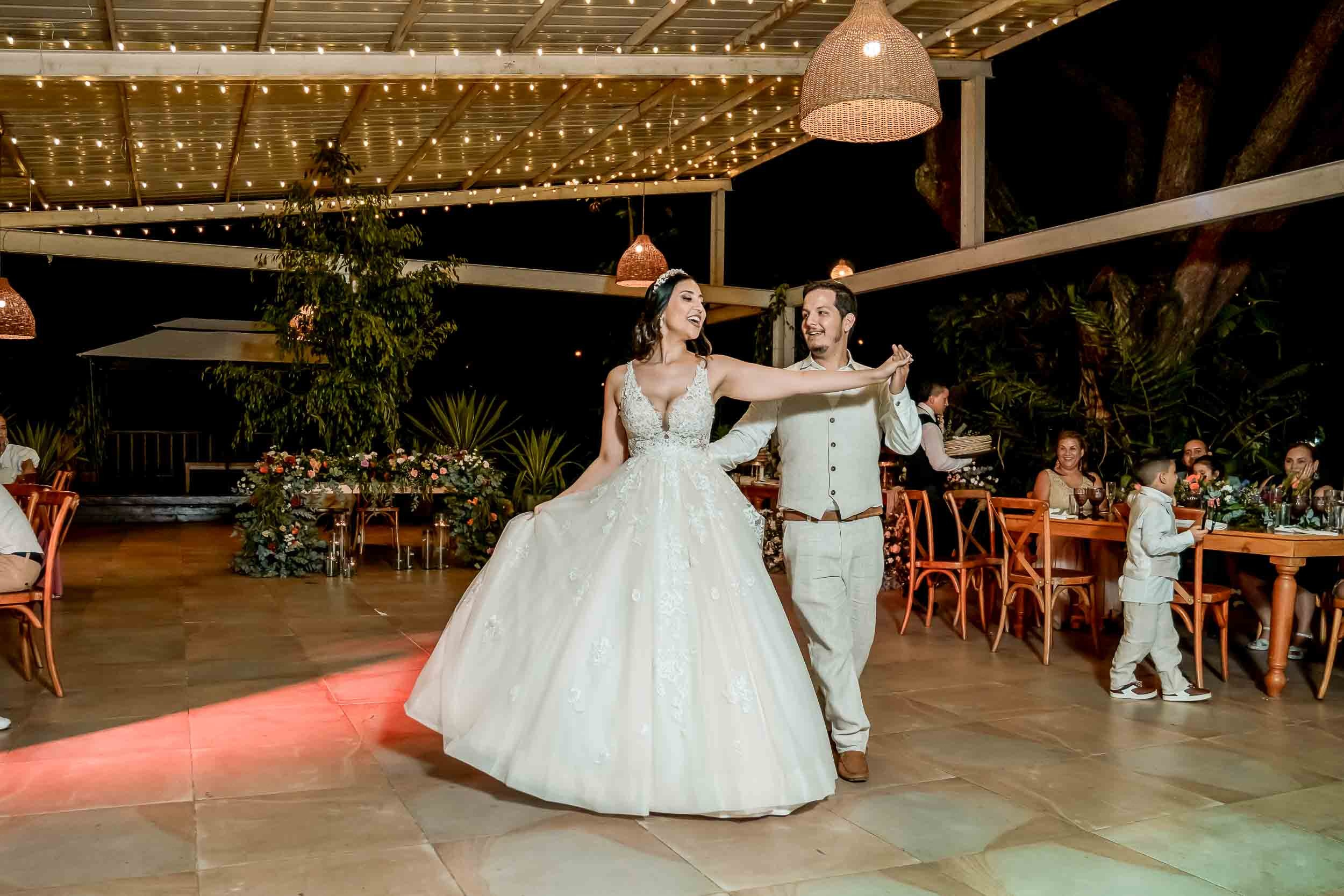 Boda en Cali. Hacienda Entre Rios - Daniela & Rodrigo. Karen Ortiz Photography / Fotógrafo profesional en Cali - Colombia