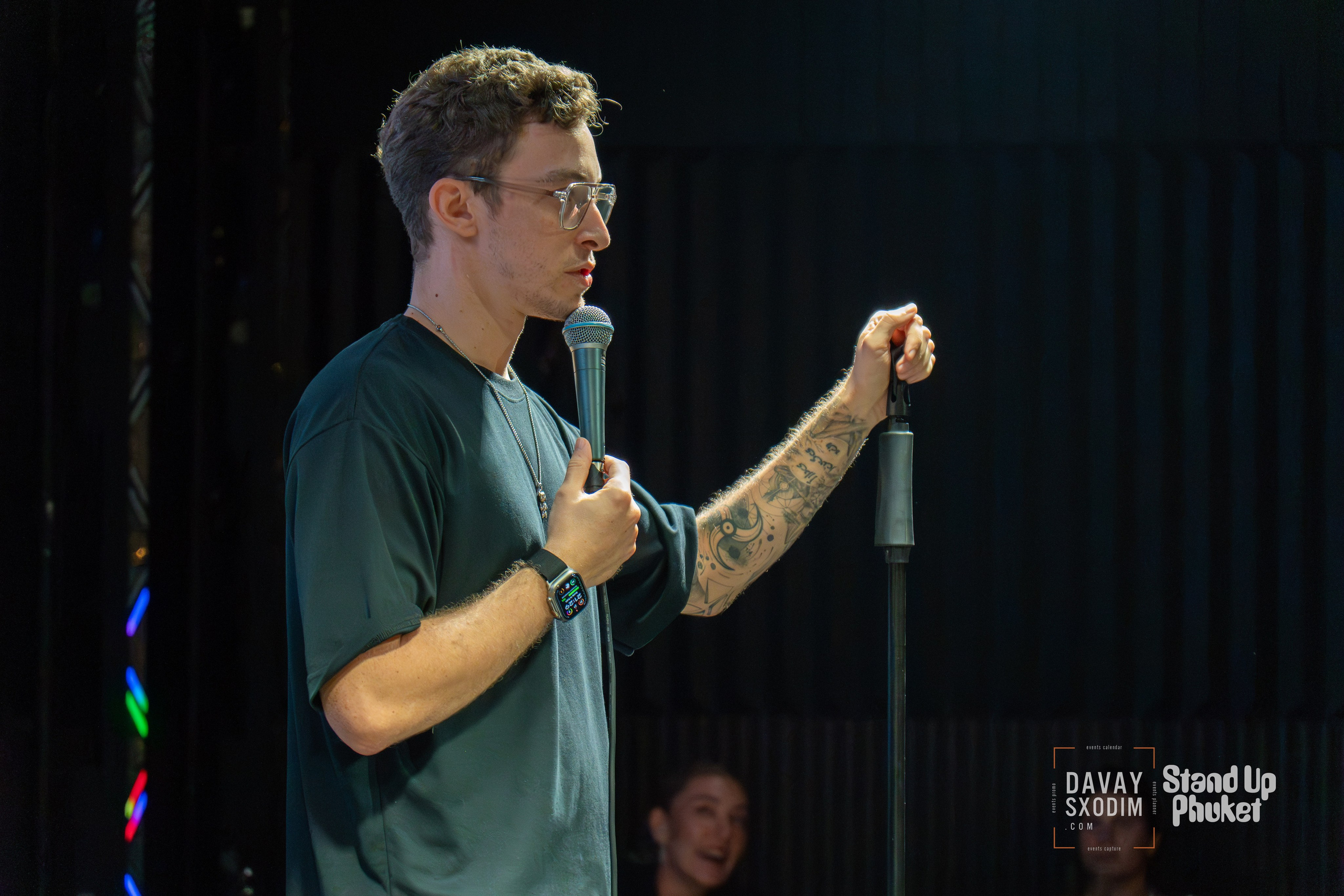 Standup Влада Лапина | Фоторепортаж | Афиша | DAVAYSXODIM.com PHUKET. АФИША|ФОТОРЕПОРТАЖИ|ИВЕНТЫ|ПХУКЕТ