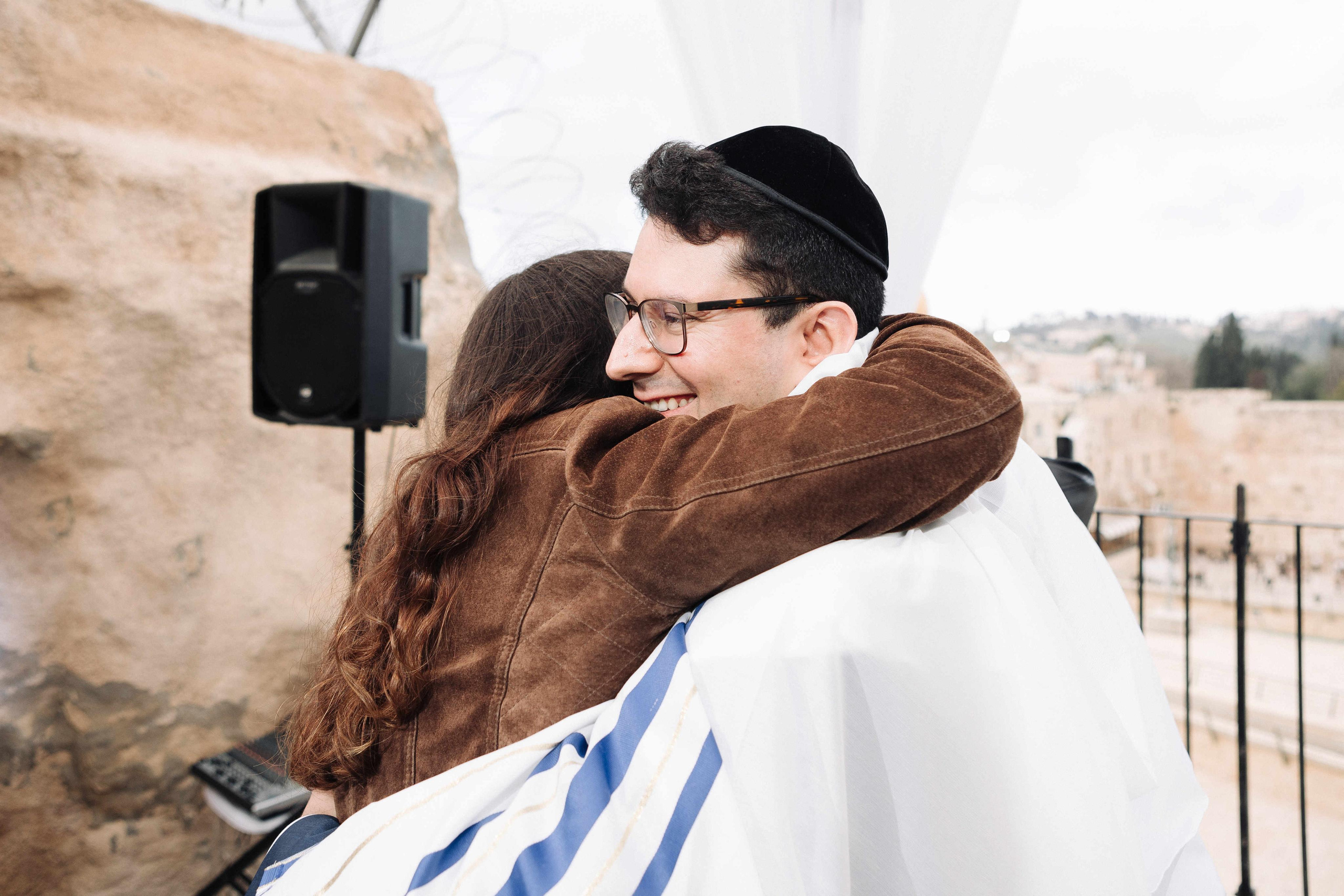 SMALL WEDDING IN THE OLD TOWN. PHOTOGRAPHER IN ISRAEL