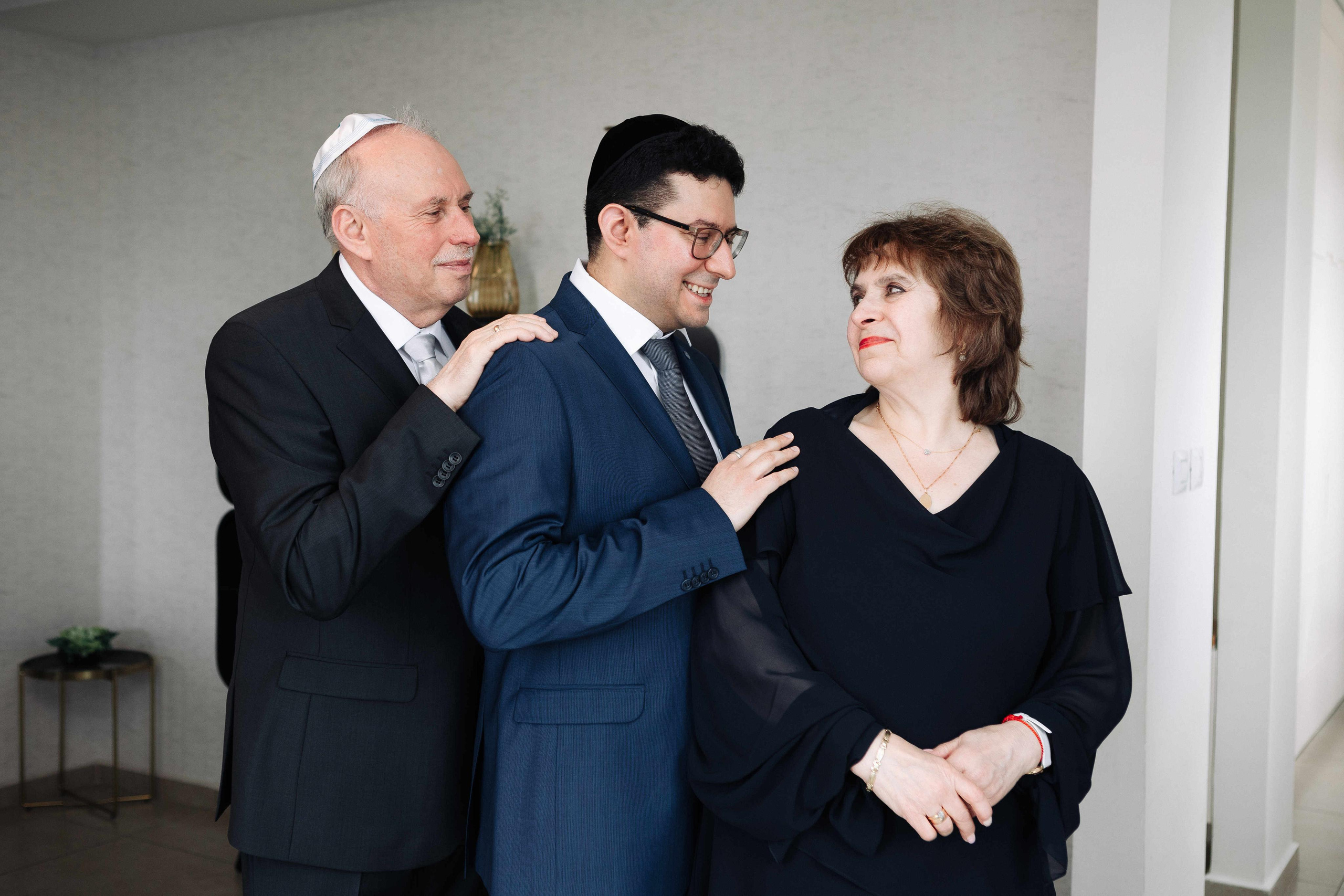 SMALL WEDDING IN THE OLD TOWN. PHOTOGRAPHER IN ISRAEL