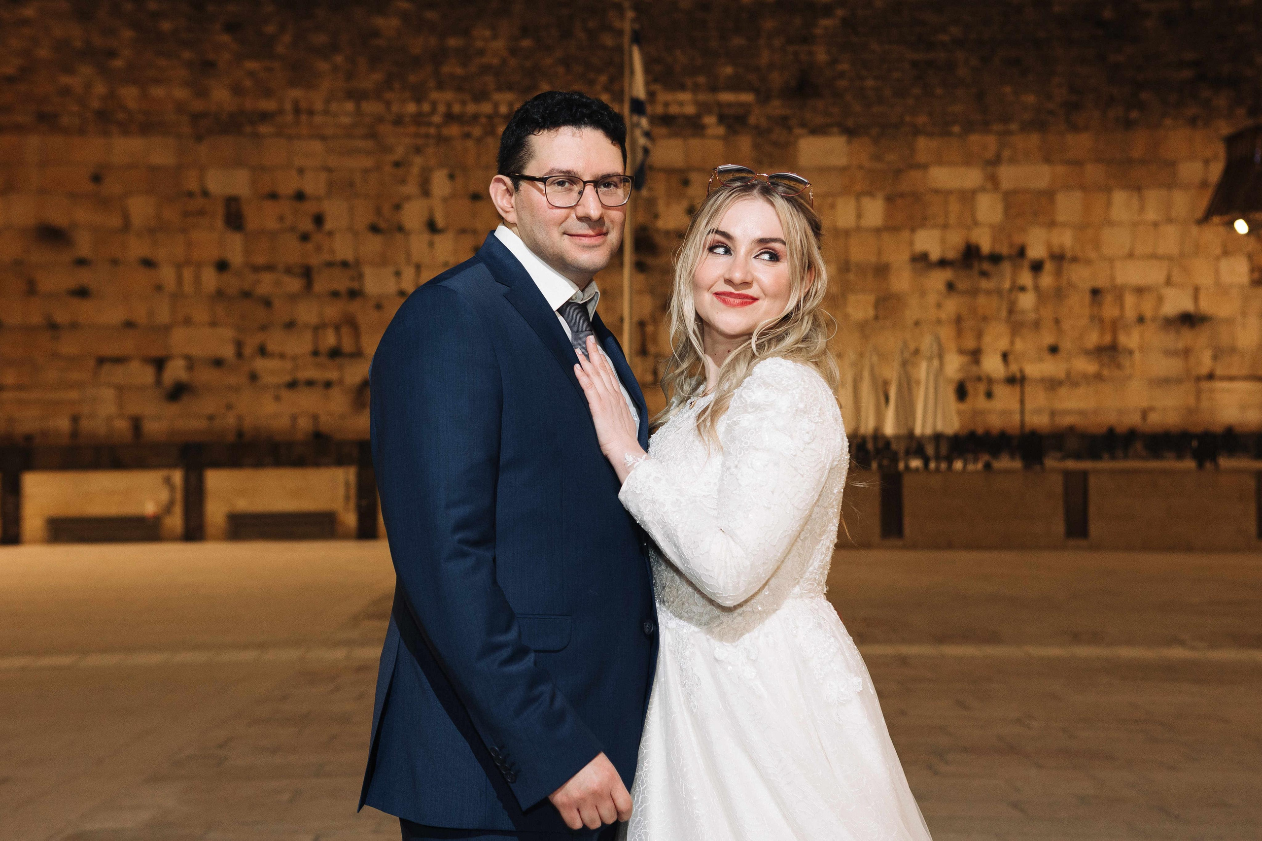 SMALL WEDDING IN THE OLD TOWN. PHOTOGRAPHER IN ISRAEL