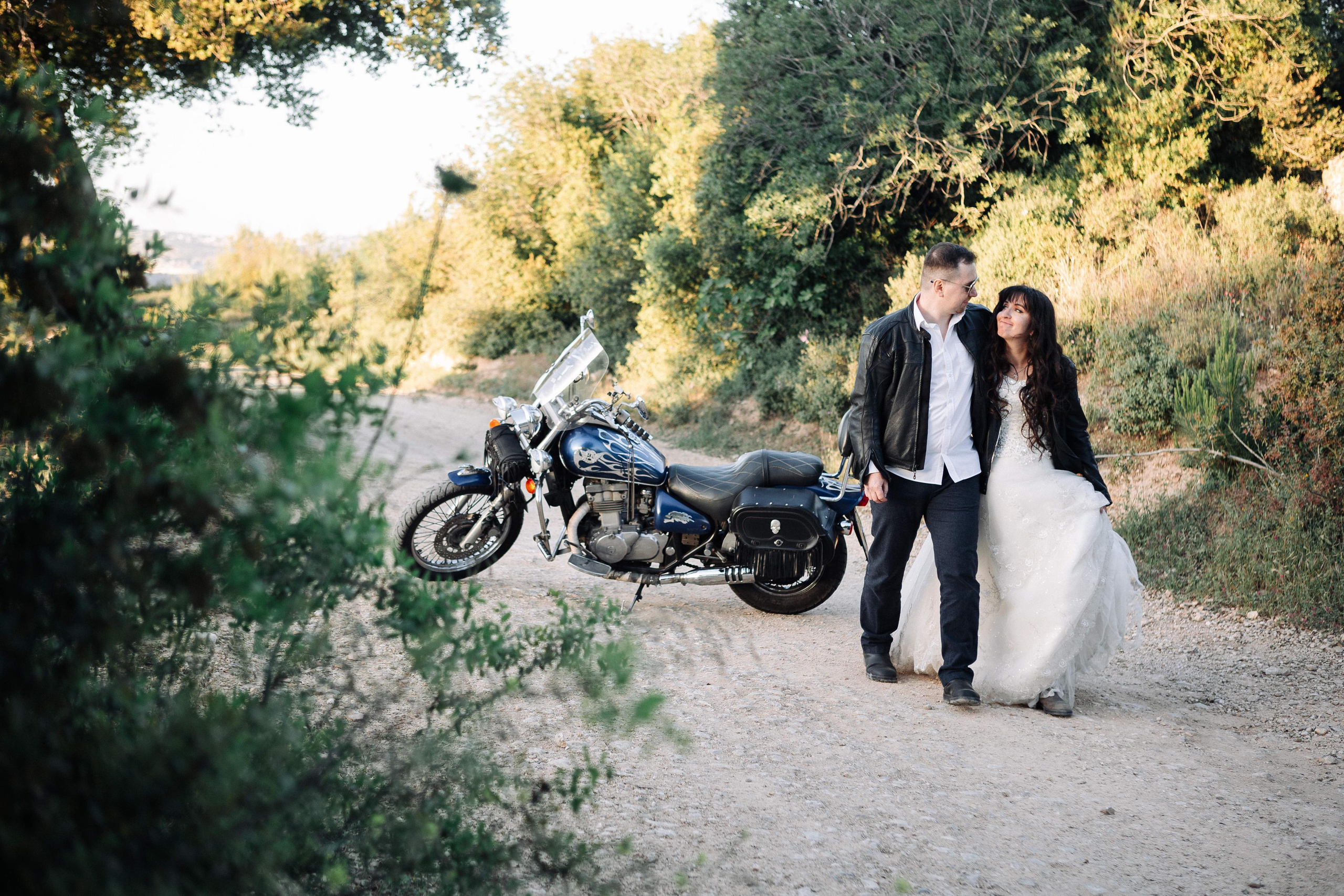WEDDING PHOTOSHOOT WITH A MOTORCYCLE. PHOTOGRAPHER IN ISRAEL