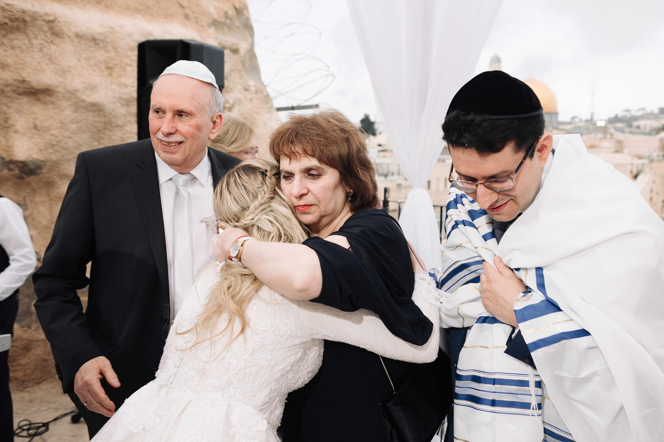 SMALL WEDDING IN THE OLD TOWN. PHOTOGRAPHER IN ISRAEL