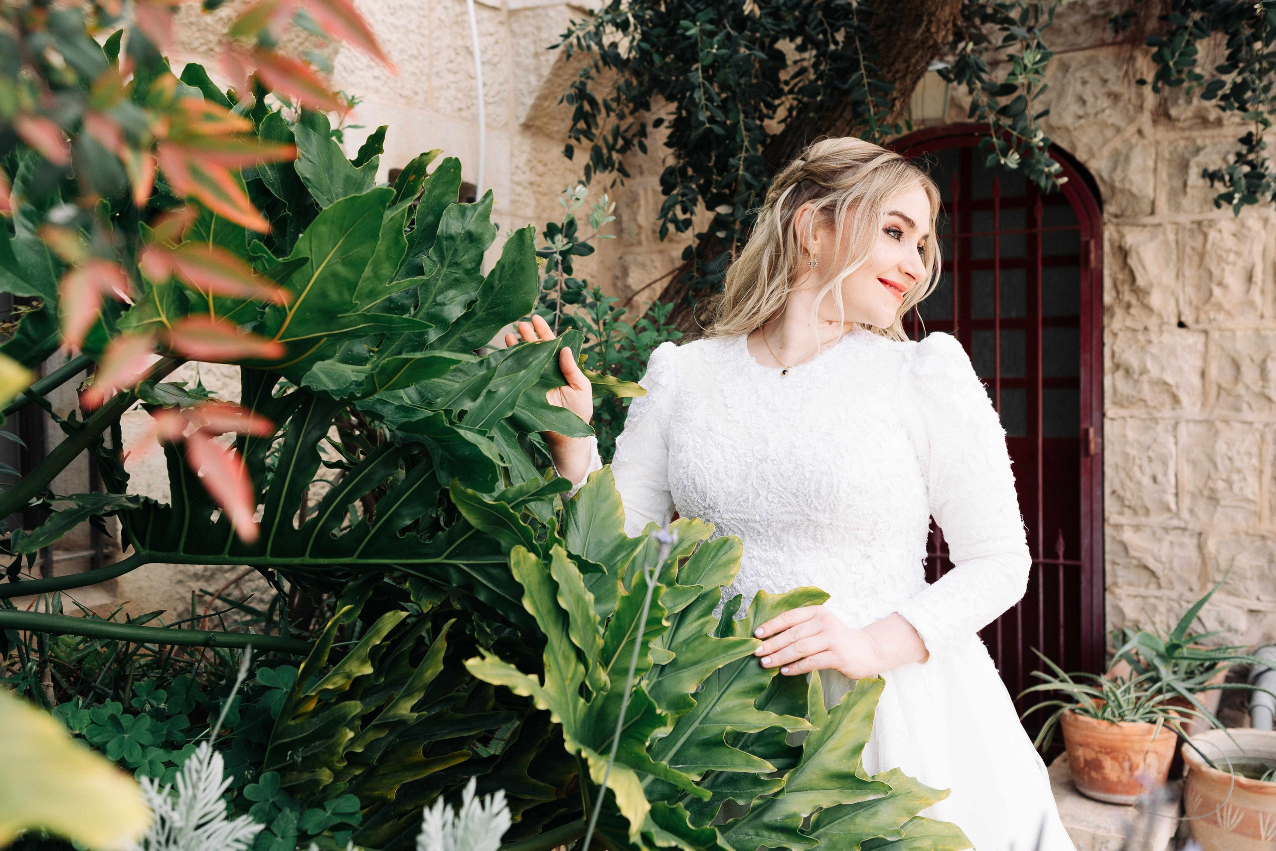 SMALL WEDDING IN THE OLD TOWN. PHOTOGRAPHER IN ISRAEL