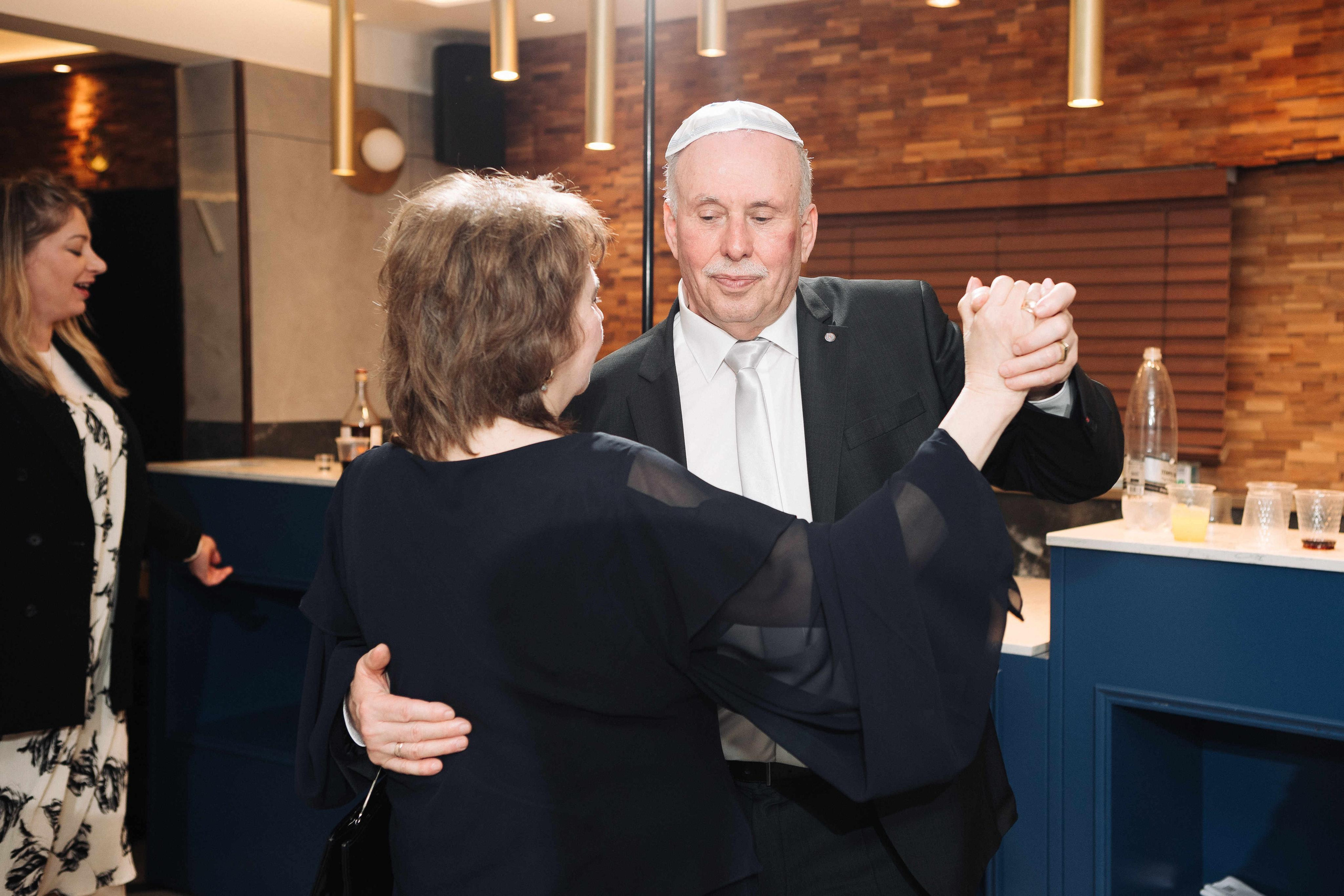 SMALL WEDDING IN THE OLD TOWN. PHOTOGRAPHER IN ISRAEL