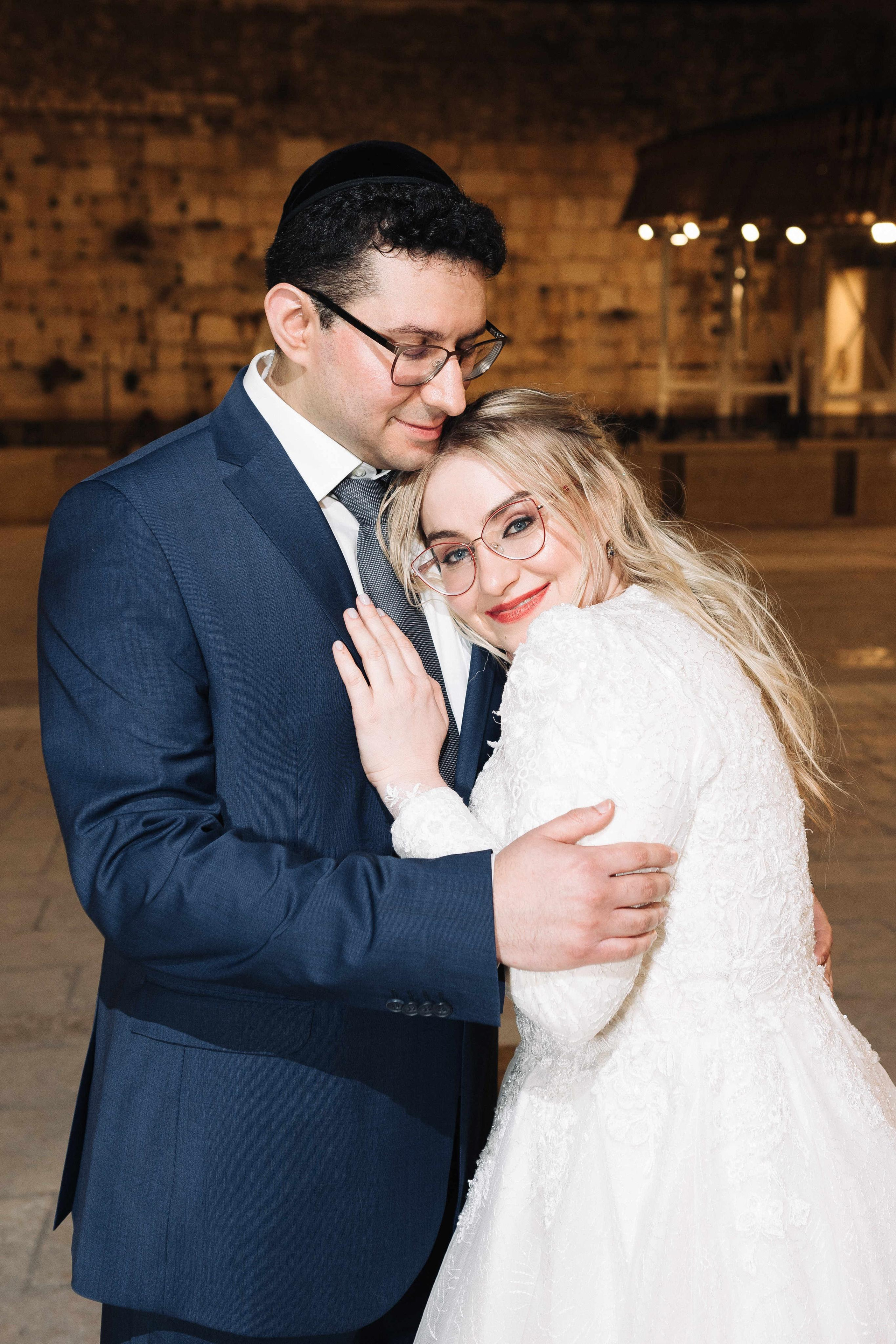 SMALL WEDDING IN THE OLD TOWN. PHOTOGRAPHER IN ISRAEL