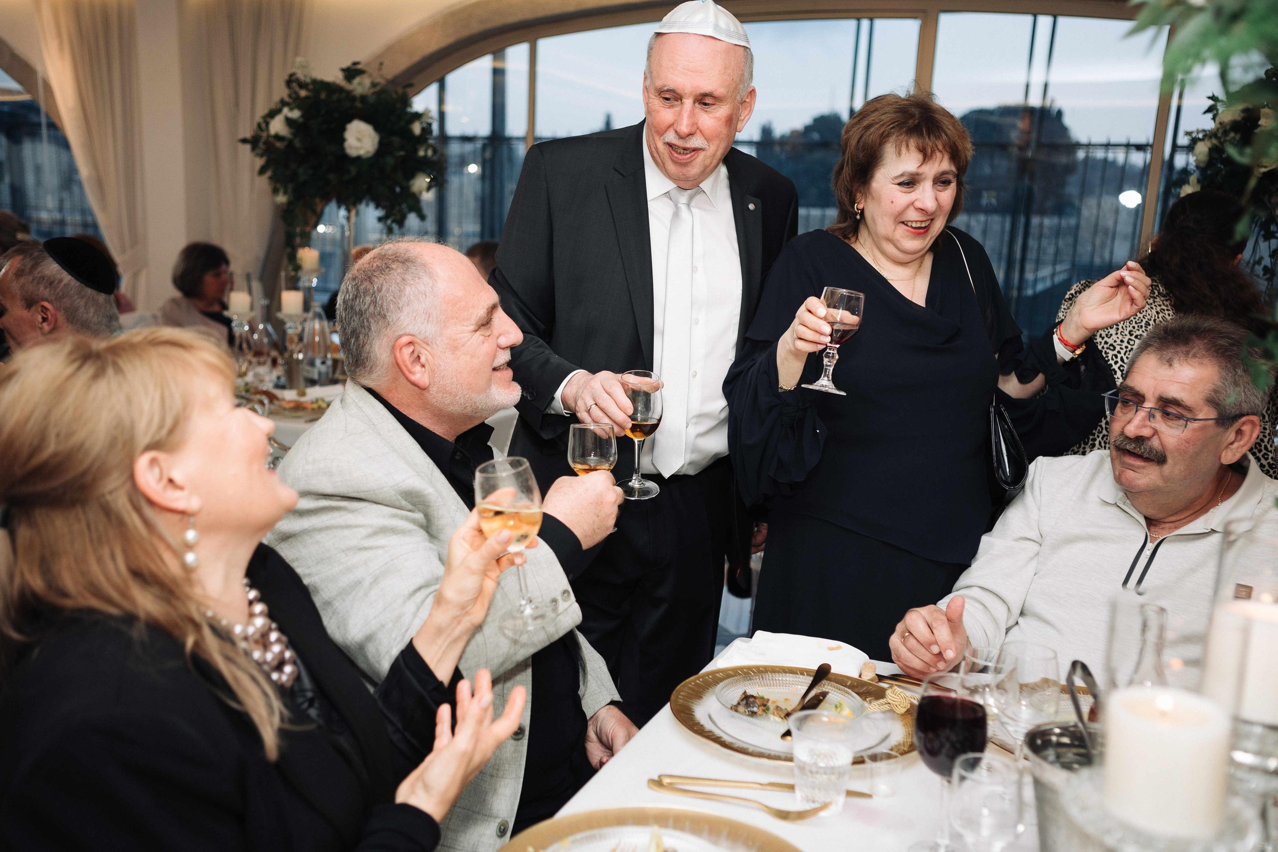 SMALL WEDDING IN THE OLD TOWN. PHOTOGRAPHER IN ISRAEL