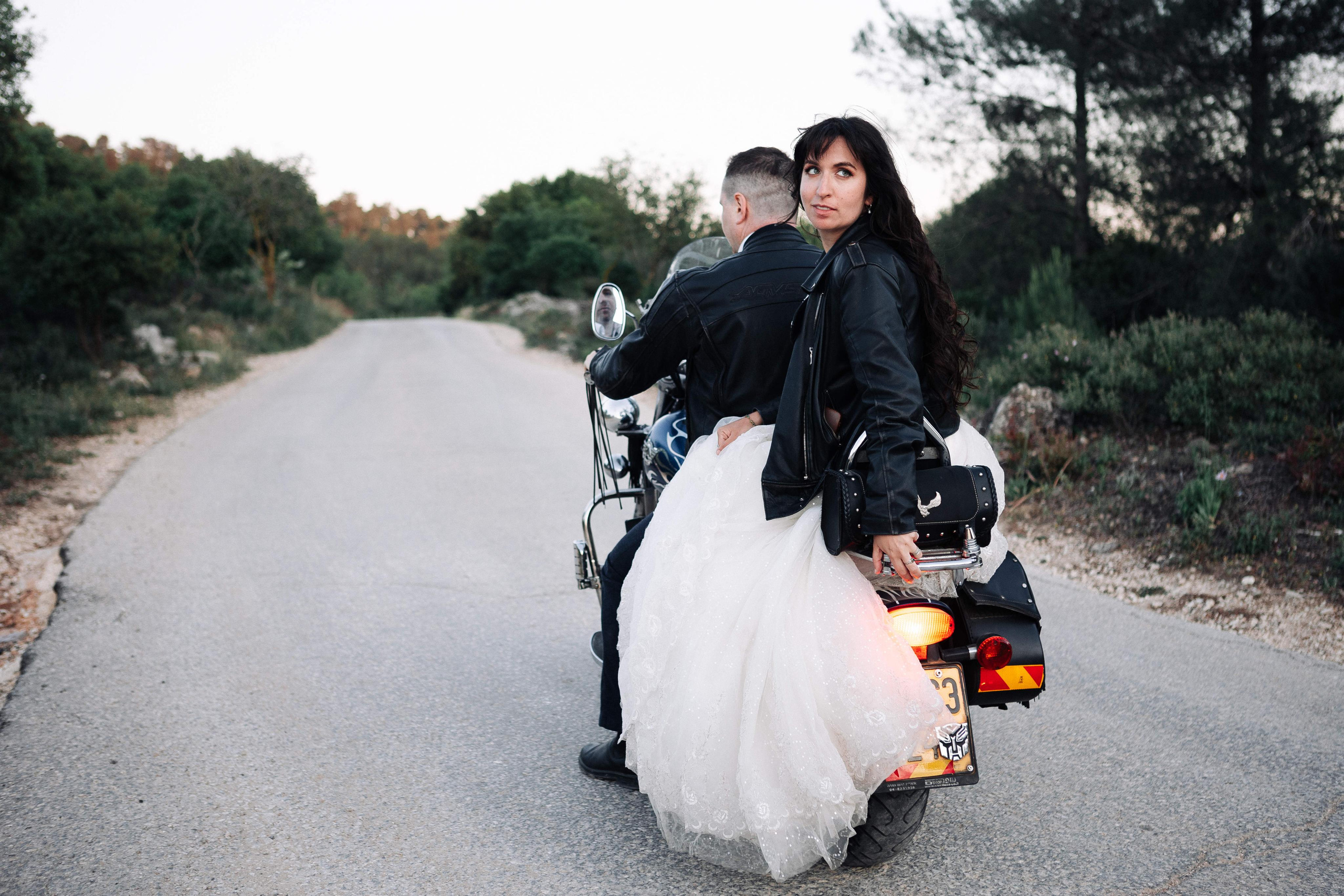 WEDDING PHOTOSHOOT WITH A MOTORCYCLE. PHOTOGRAPHER IN ISRAEL
