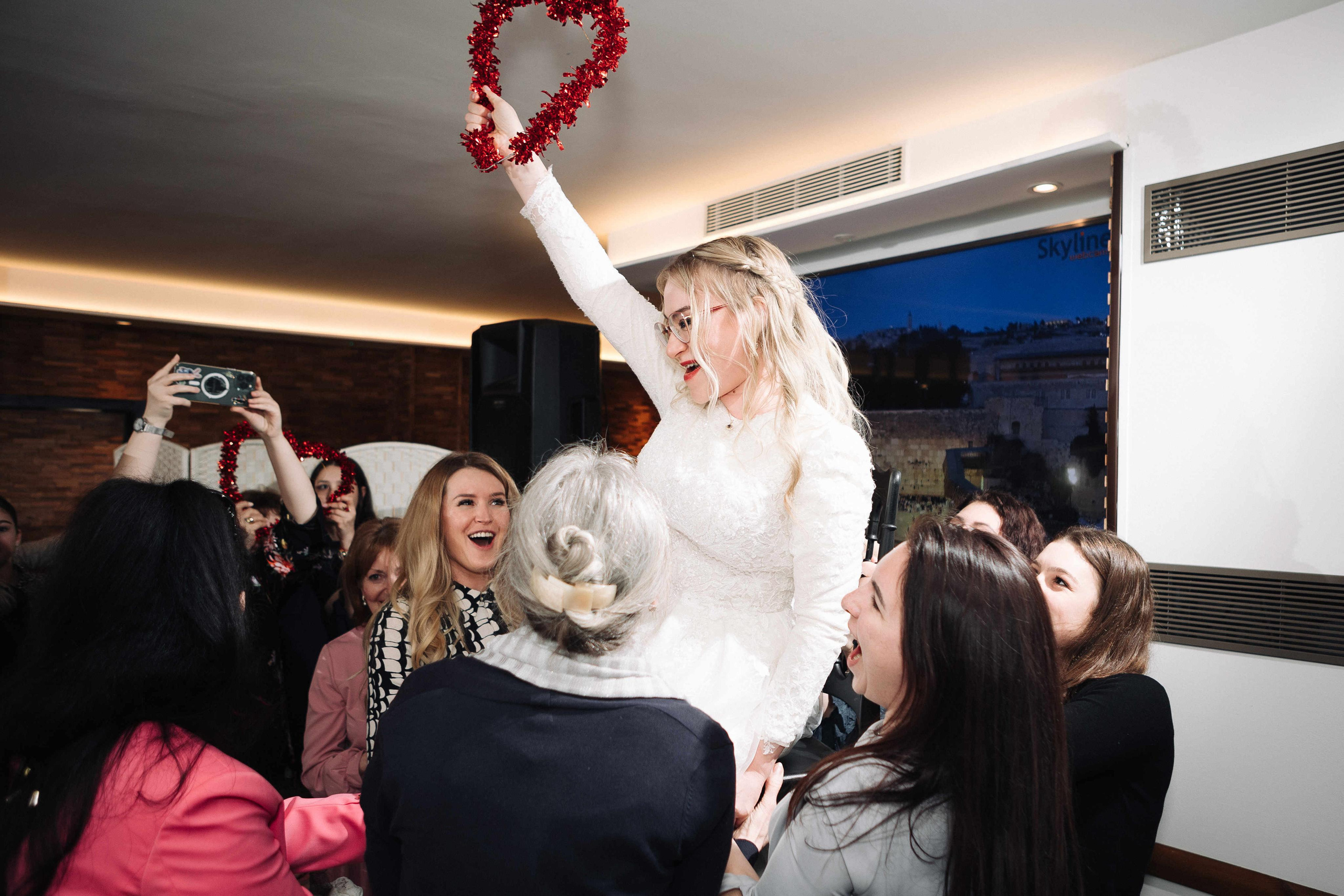 SMALL WEDDING IN THE OLD TOWN. PHOTOGRAPHER IN ISRAEL