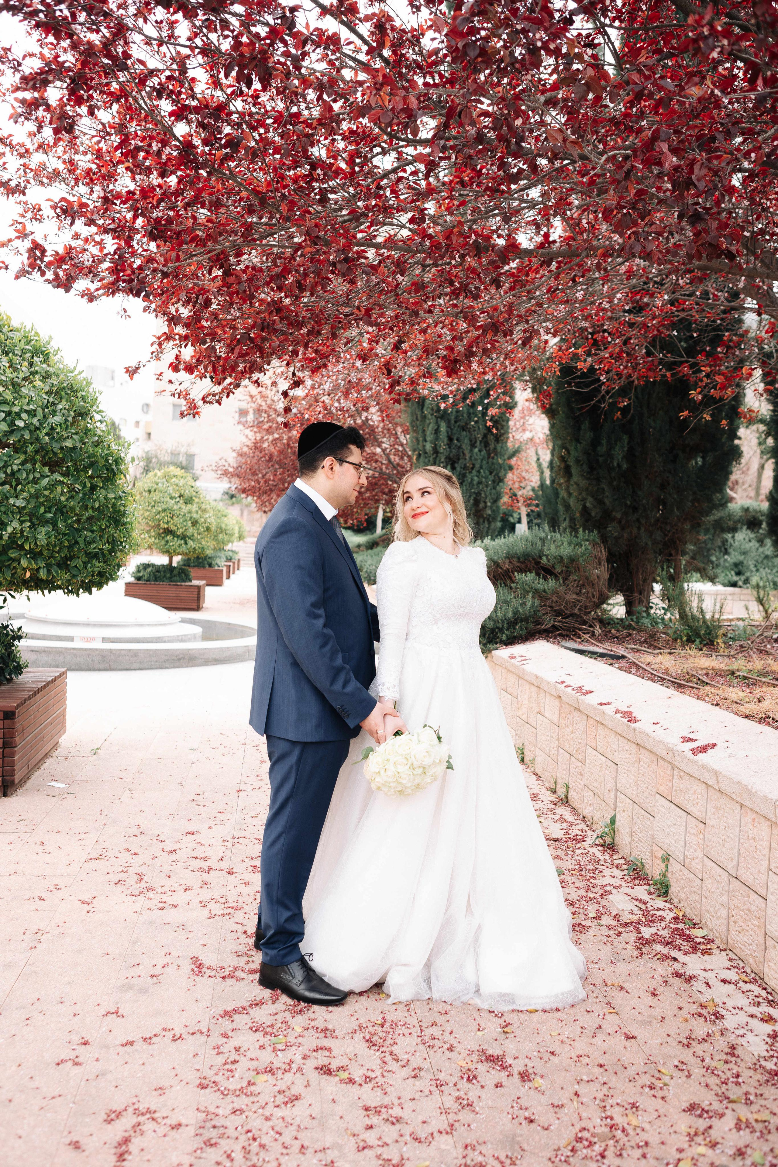 SMALL WEDDING IN THE OLD TOWN. PHOTOGRAPHER IN ISRAEL