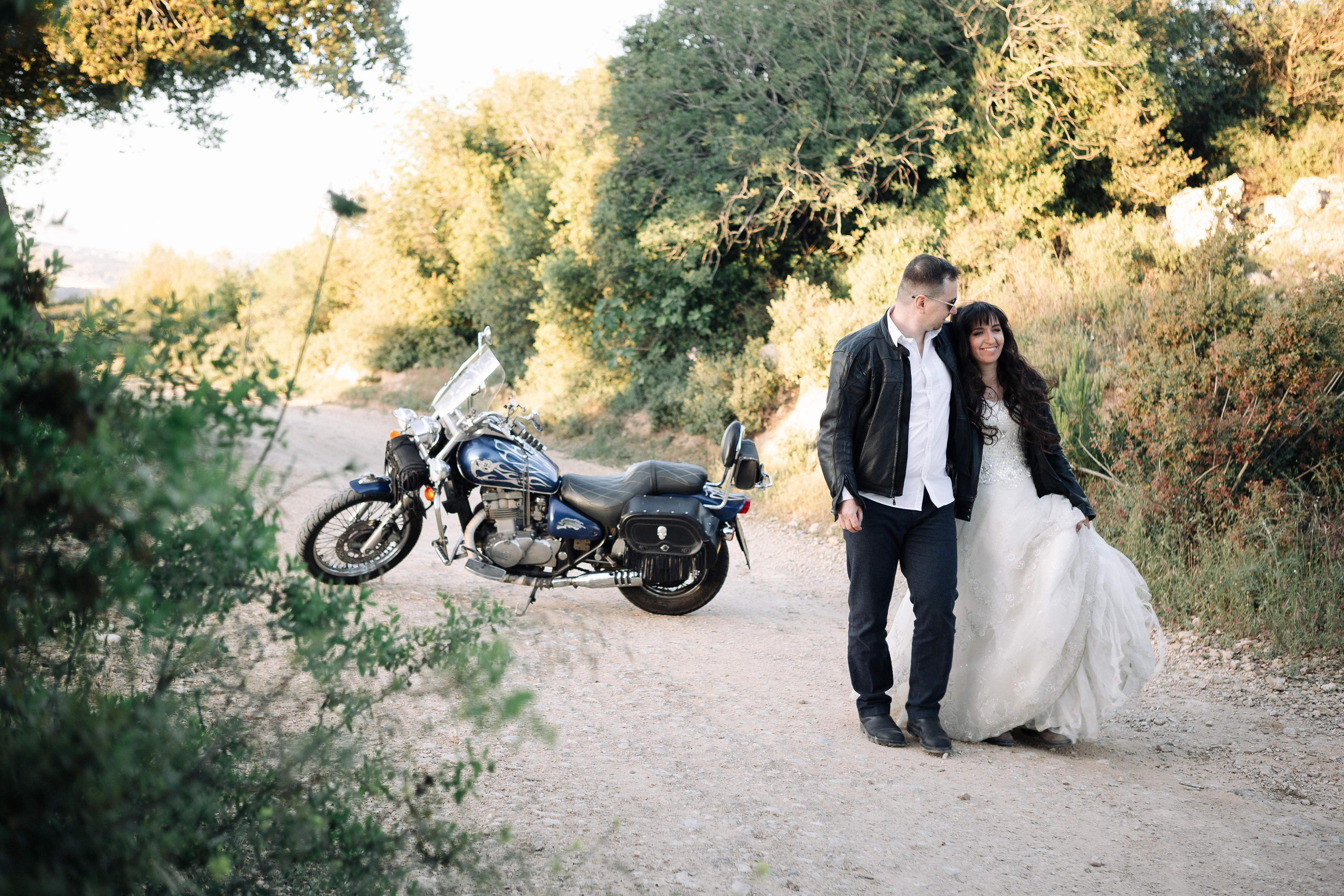 WEDDING PHOTOSHOOT WITH A MOTORCYCLE. PHOTOGRAPHER IN ISRAEL