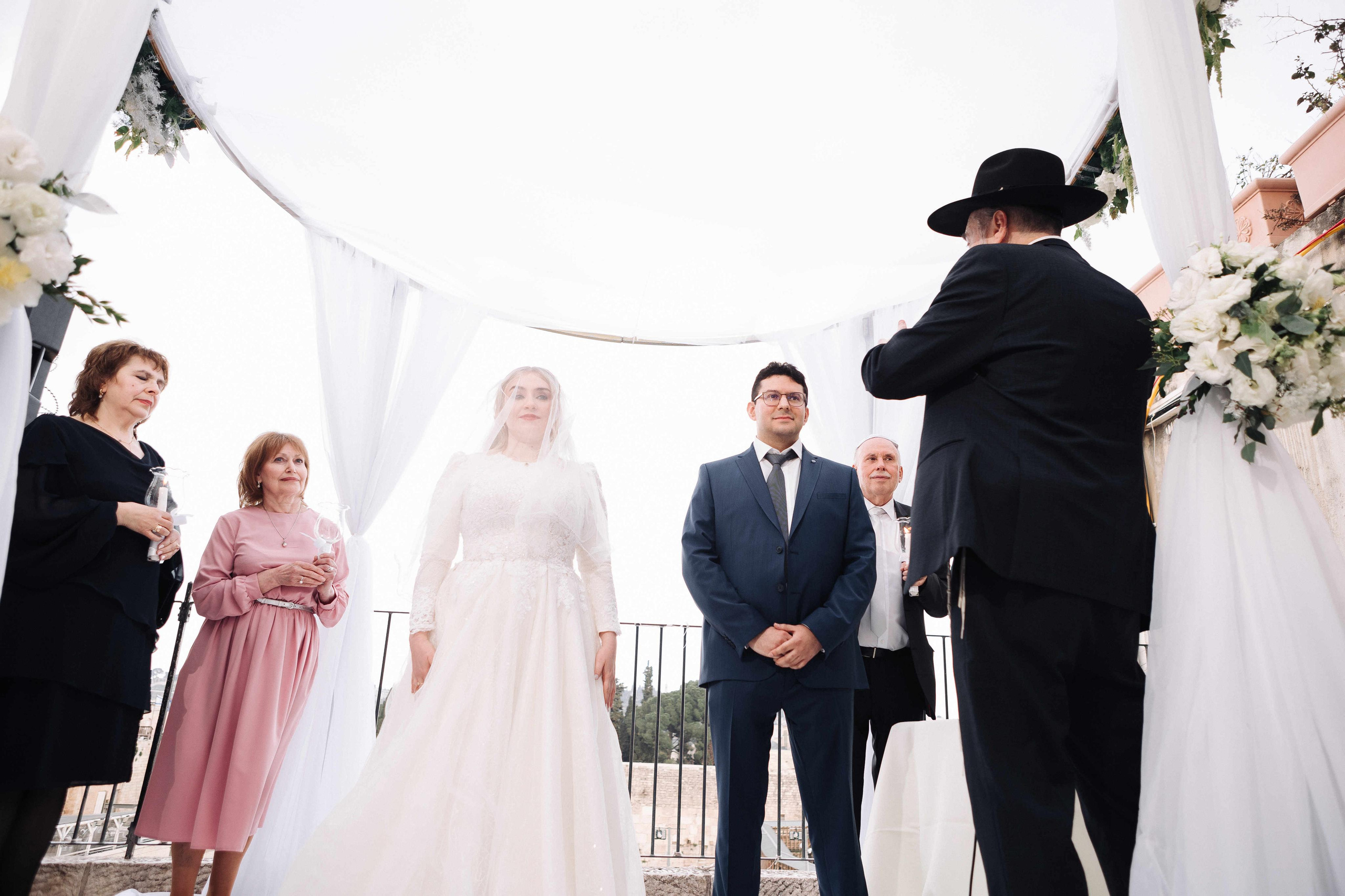 SMALL WEDDING IN THE OLD TOWN. PHOTOGRAPHER IN ISRAEL
