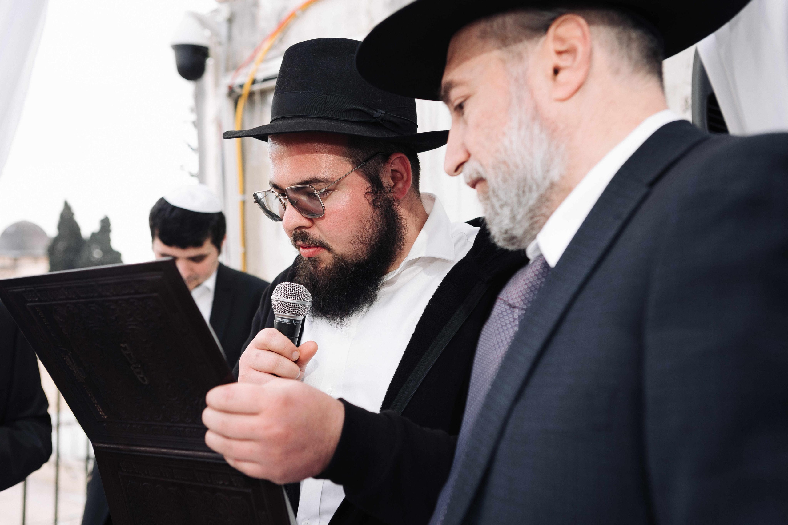 SMALL WEDDING IN THE OLD TOWN. PHOTOGRAPHER IN ISRAEL