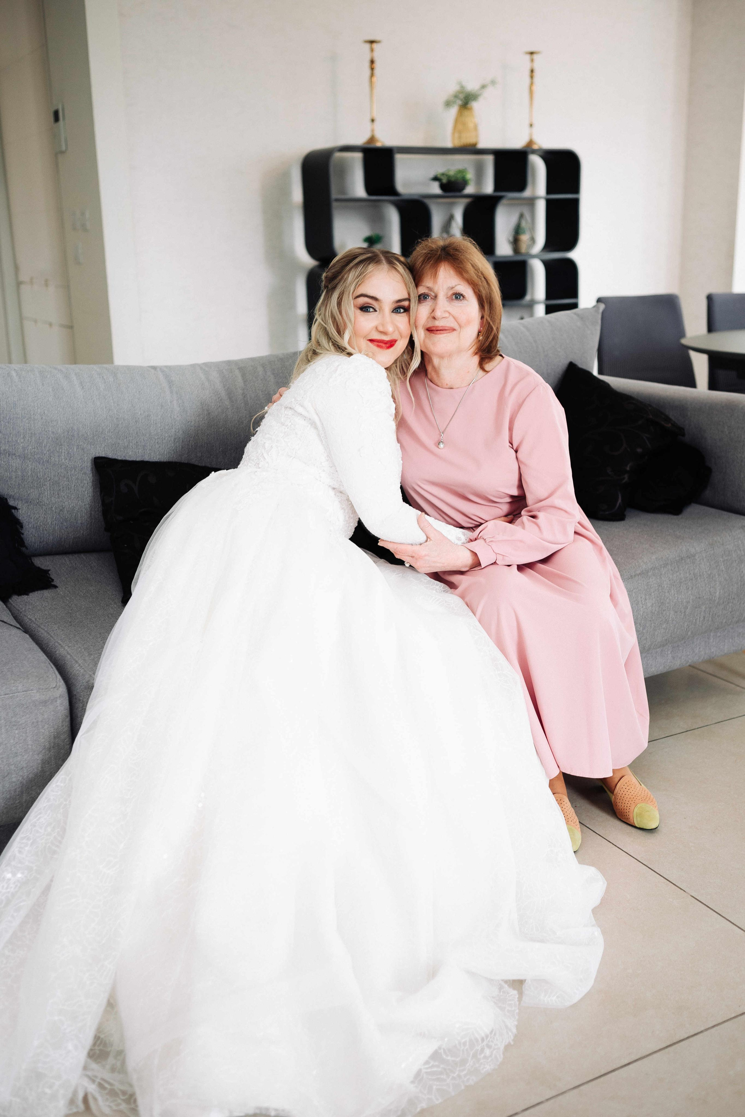 SMALL WEDDING IN THE OLD TOWN. PHOTOGRAPHER IN ISRAEL