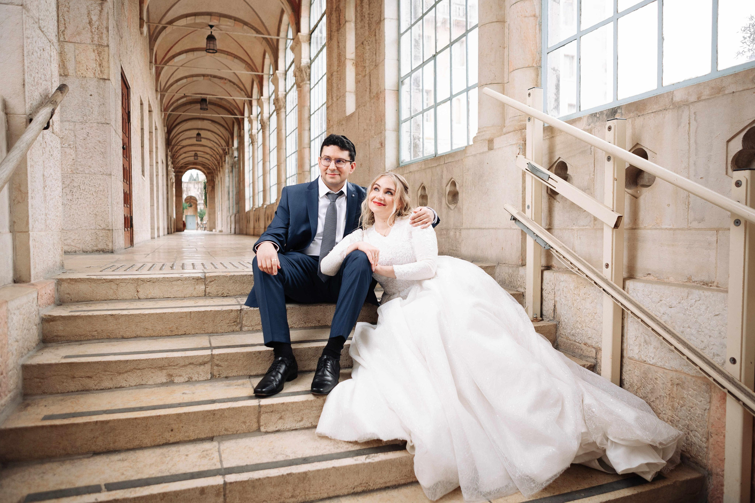 SMALL WEDDING IN THE OLD TOWN. PHOTOGRAPHER IN ISRAEL