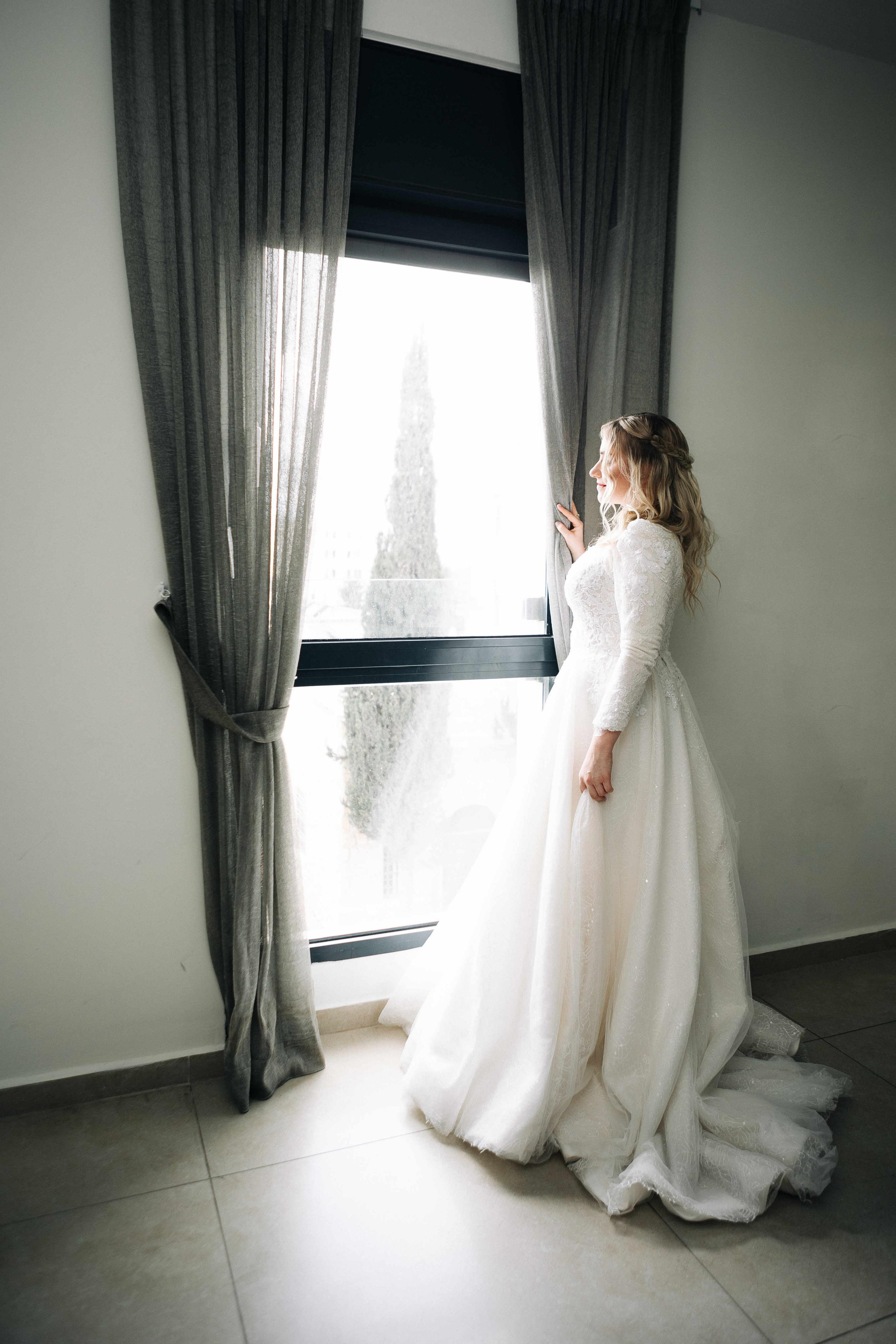 SMALL WEDDING IN THE OLD TOWN. PHOTOGRAPHER IN ISRAEL