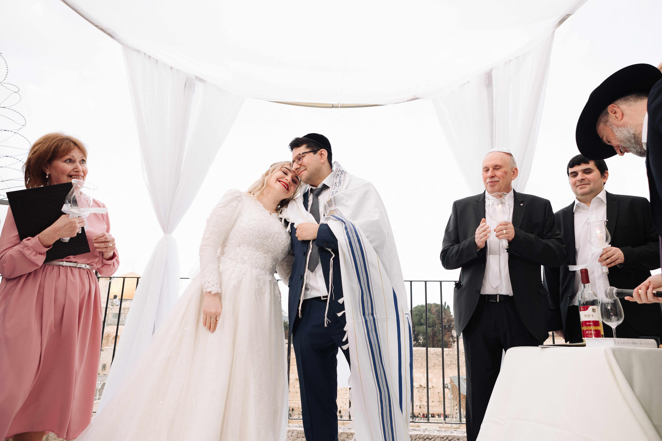 SMALL WEDDING IN THE OLD TOWN. PHOTOGRAPHER IN ISRAEL