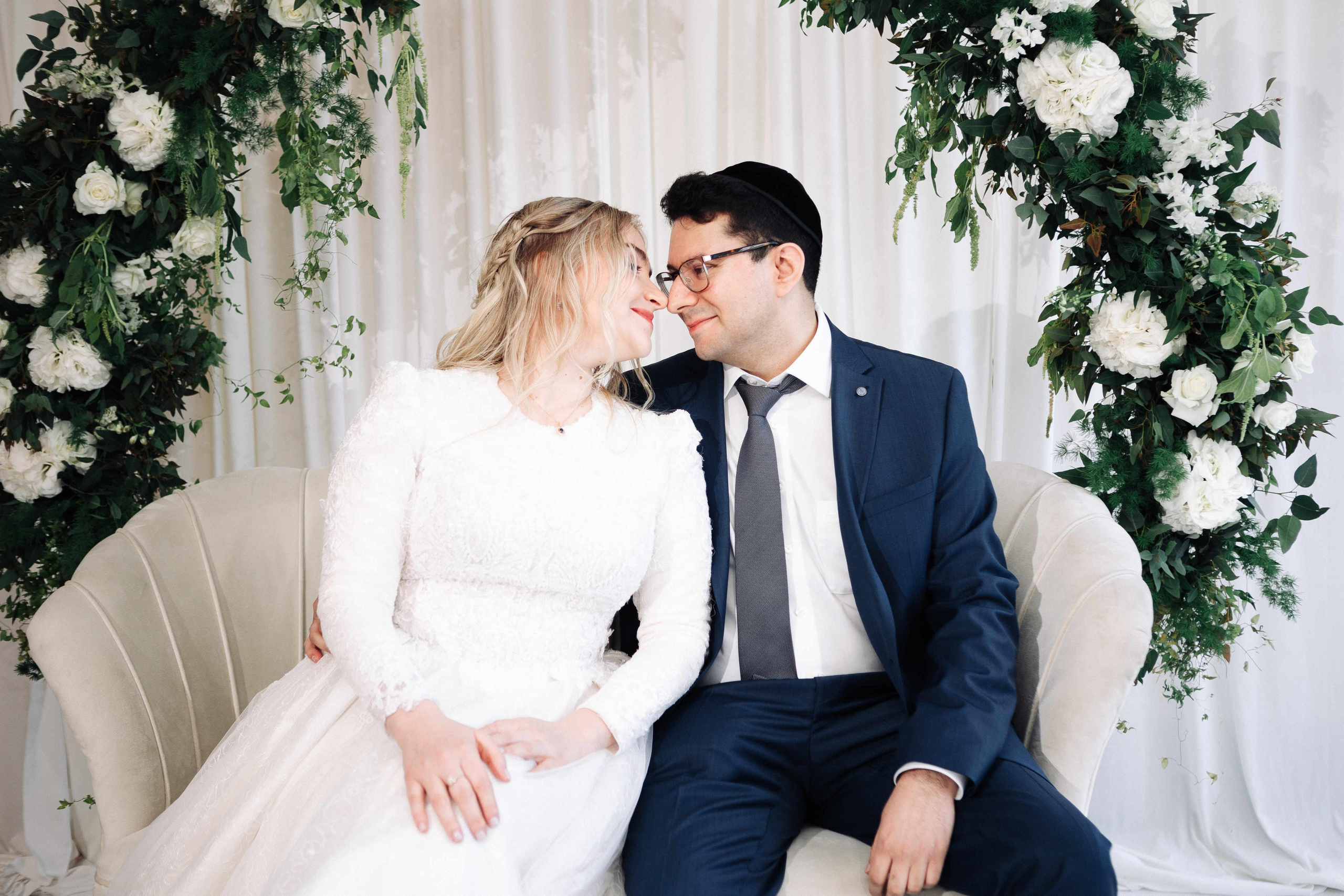 SMALL WEDDING IN THE OLD TOWN. PHOTOGRAPHER IN ISRAEL
