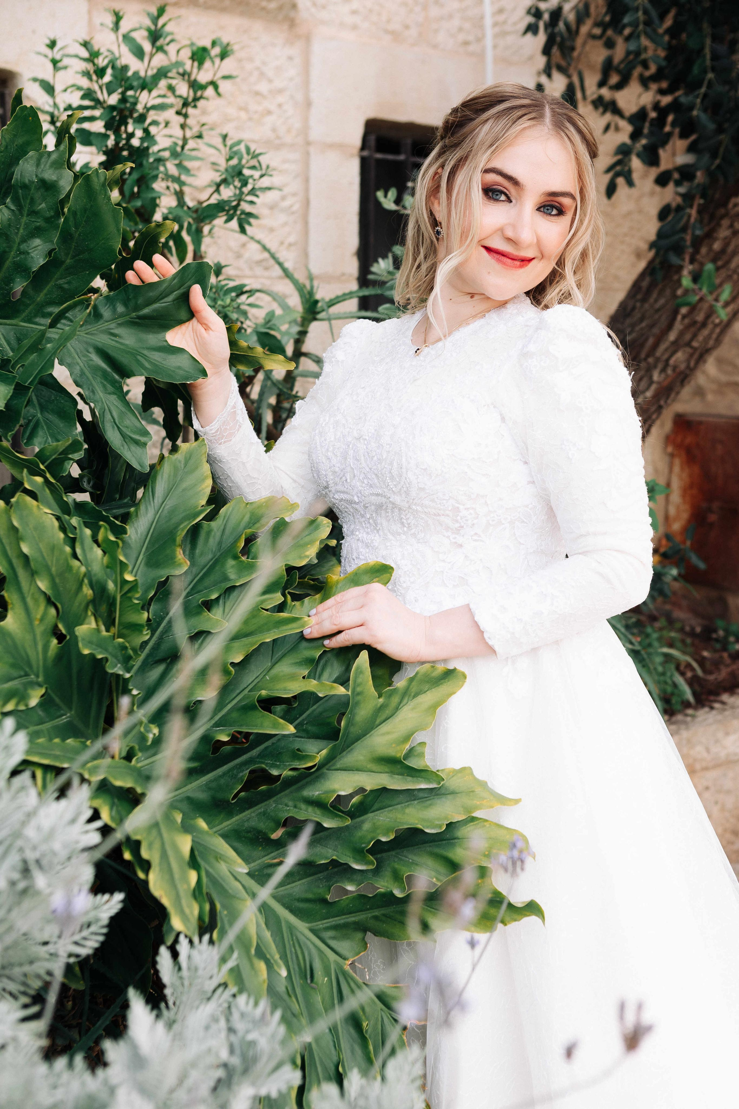 SMALL WEDDING IN THE OLD TOWN. PHOTOGRAPHER IN ISRAEL