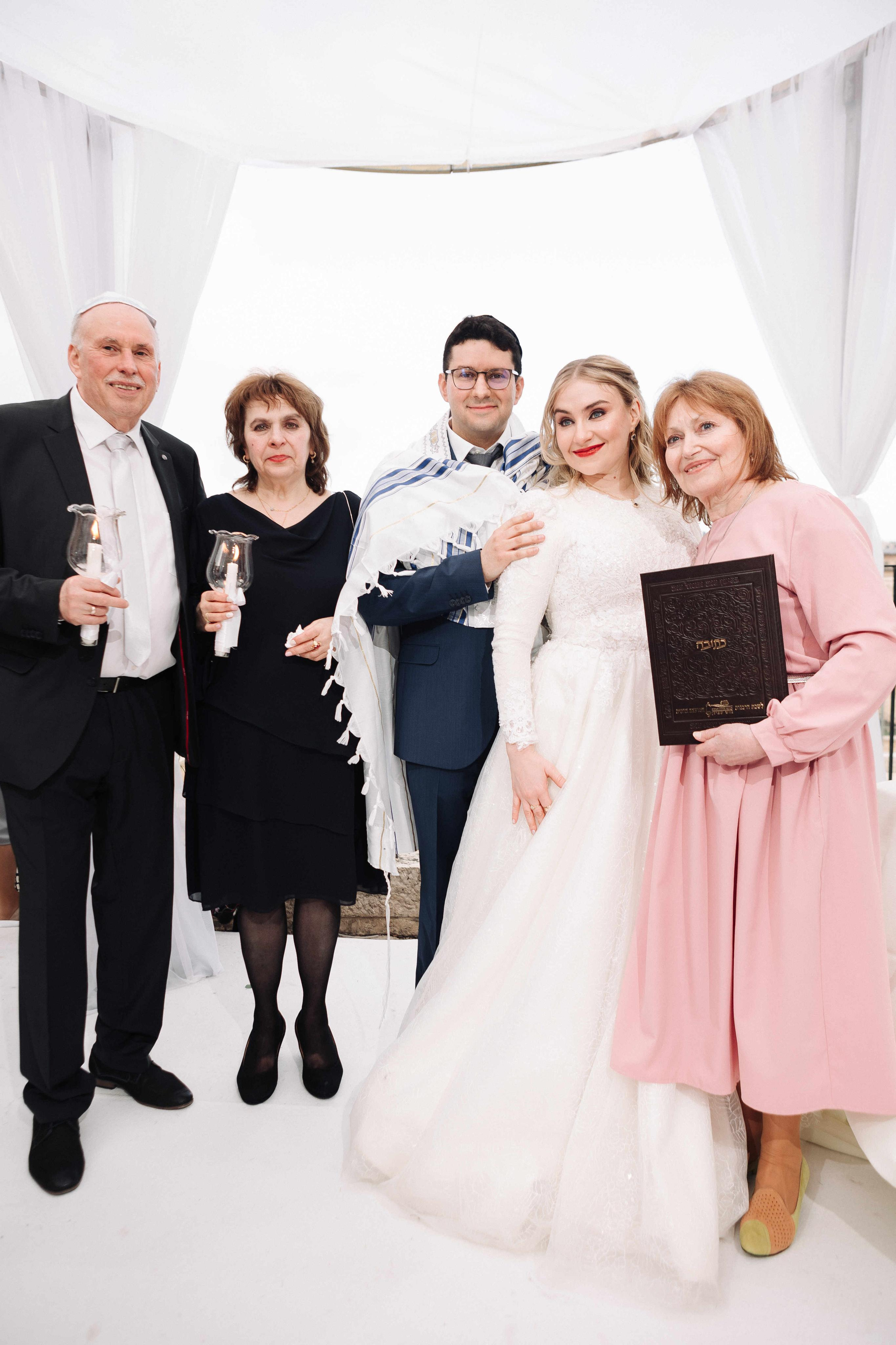 SMALL WEDDING IN THE OLD TOWN. PHOTOGRAPHER IN ISRAEL