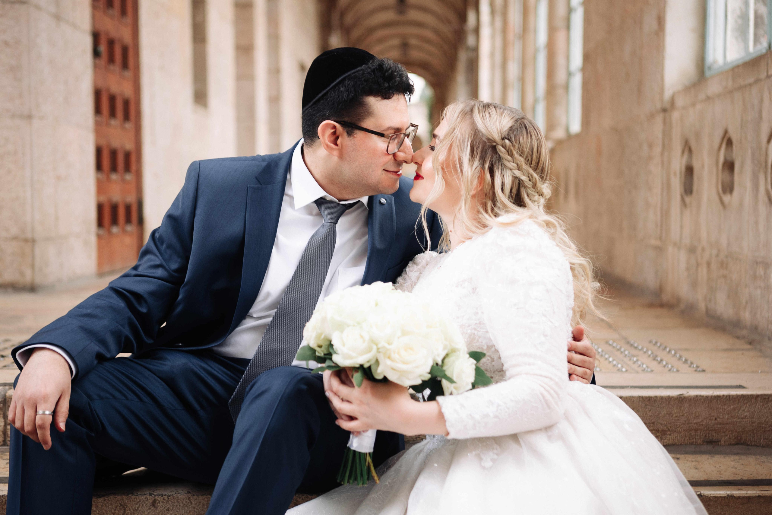 SMALL WEDDING IN THE OLD TOWN. PHOTOGRAPHER IN ISRAEL