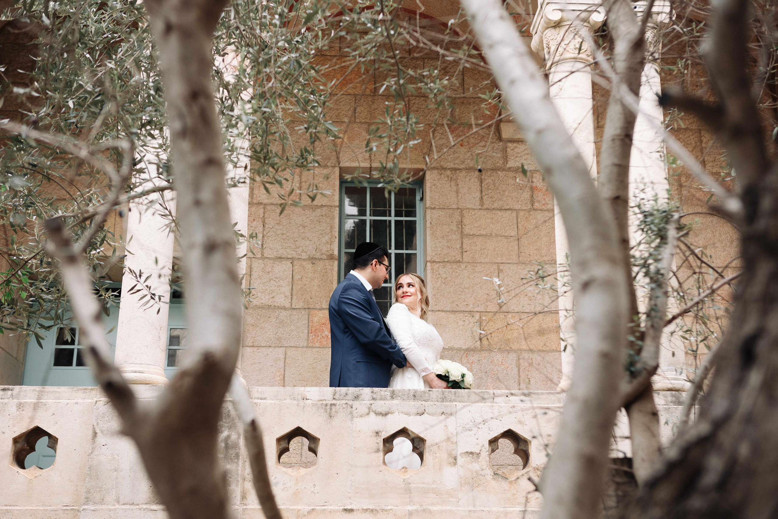 SMALL WEDDING IN THE OLD TOWN. PHOTOGRAPHER IN ISRAEL