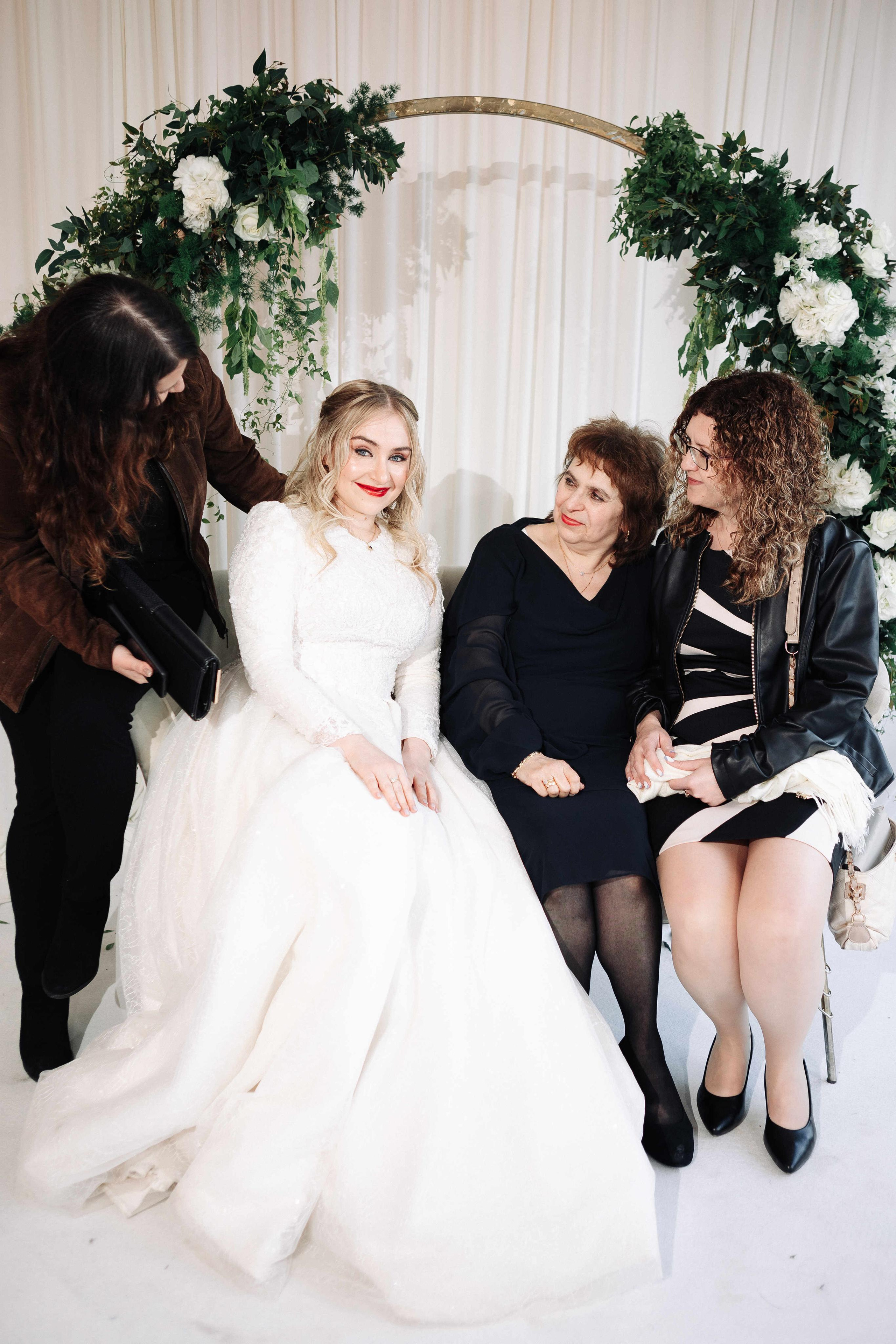 SMALL WEDDING IN THE OLD TOWN. PHOTOGRAPHER IN ISRAEL
