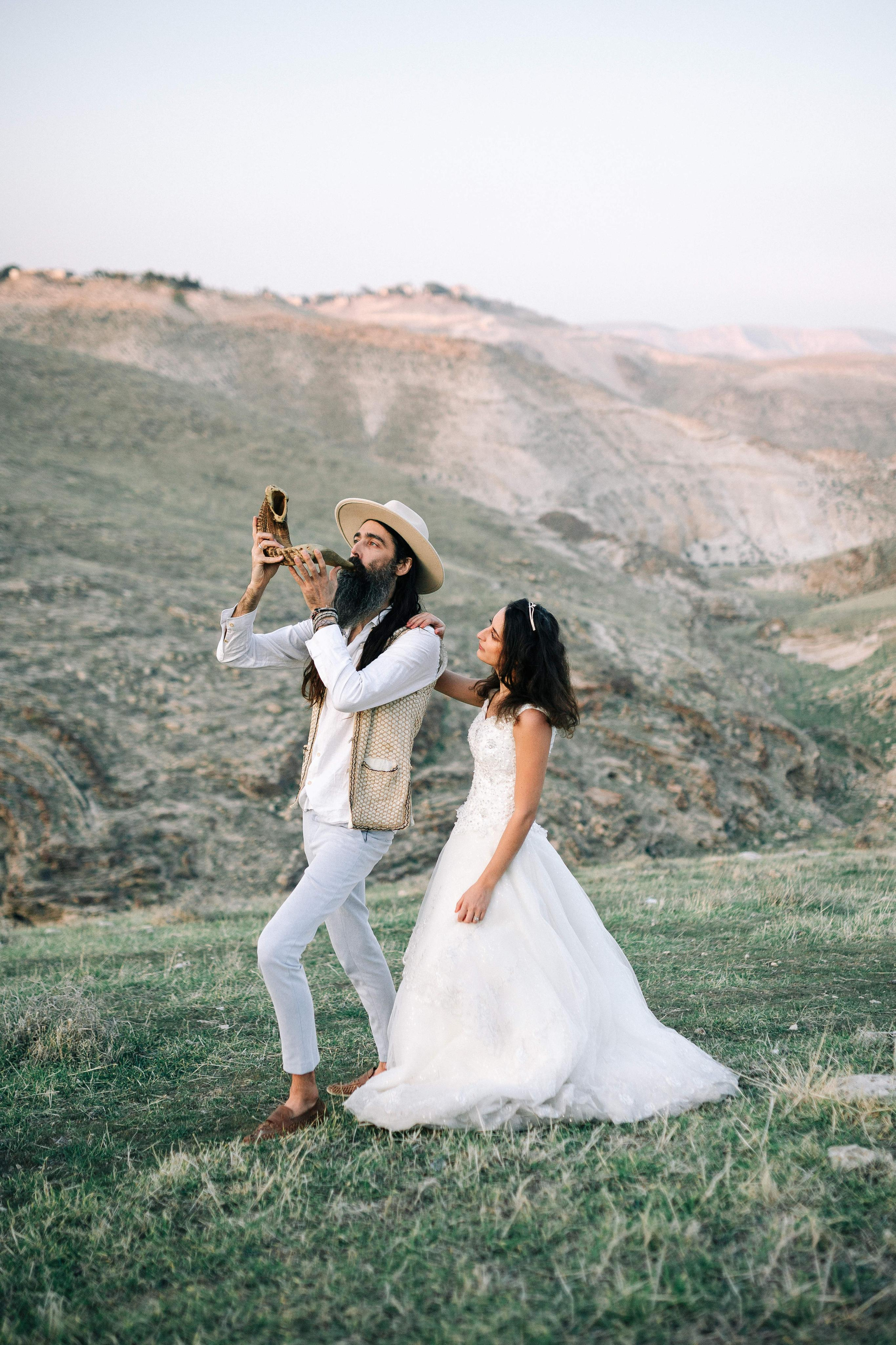 WEDDING PHOTOSHOOT NEAR MA’ALE ADUMIM. PHOTOGRAPHER IN ISRAEL