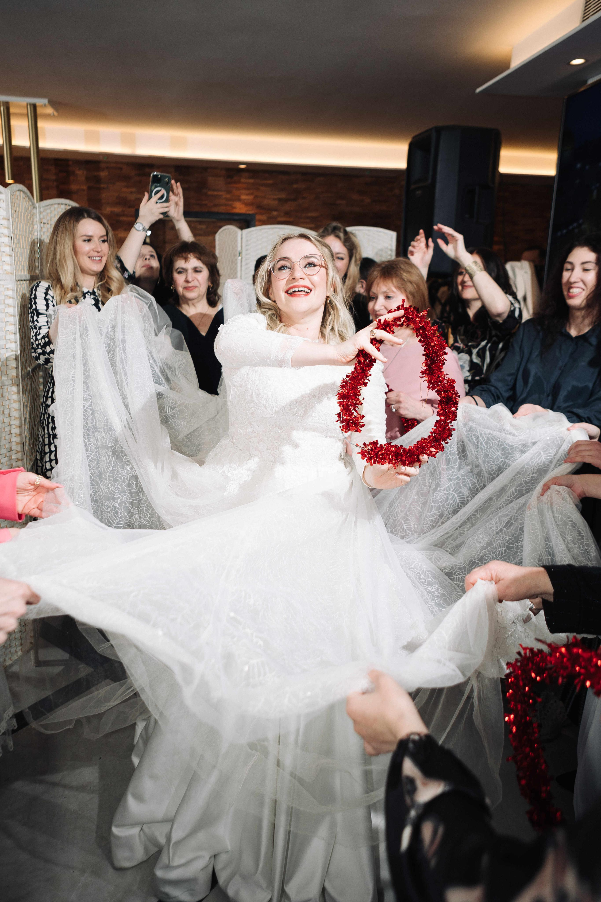 SMALL WEDDING IN THE OLD TOWN. PHOTOGRAPHER IN ISRAEL