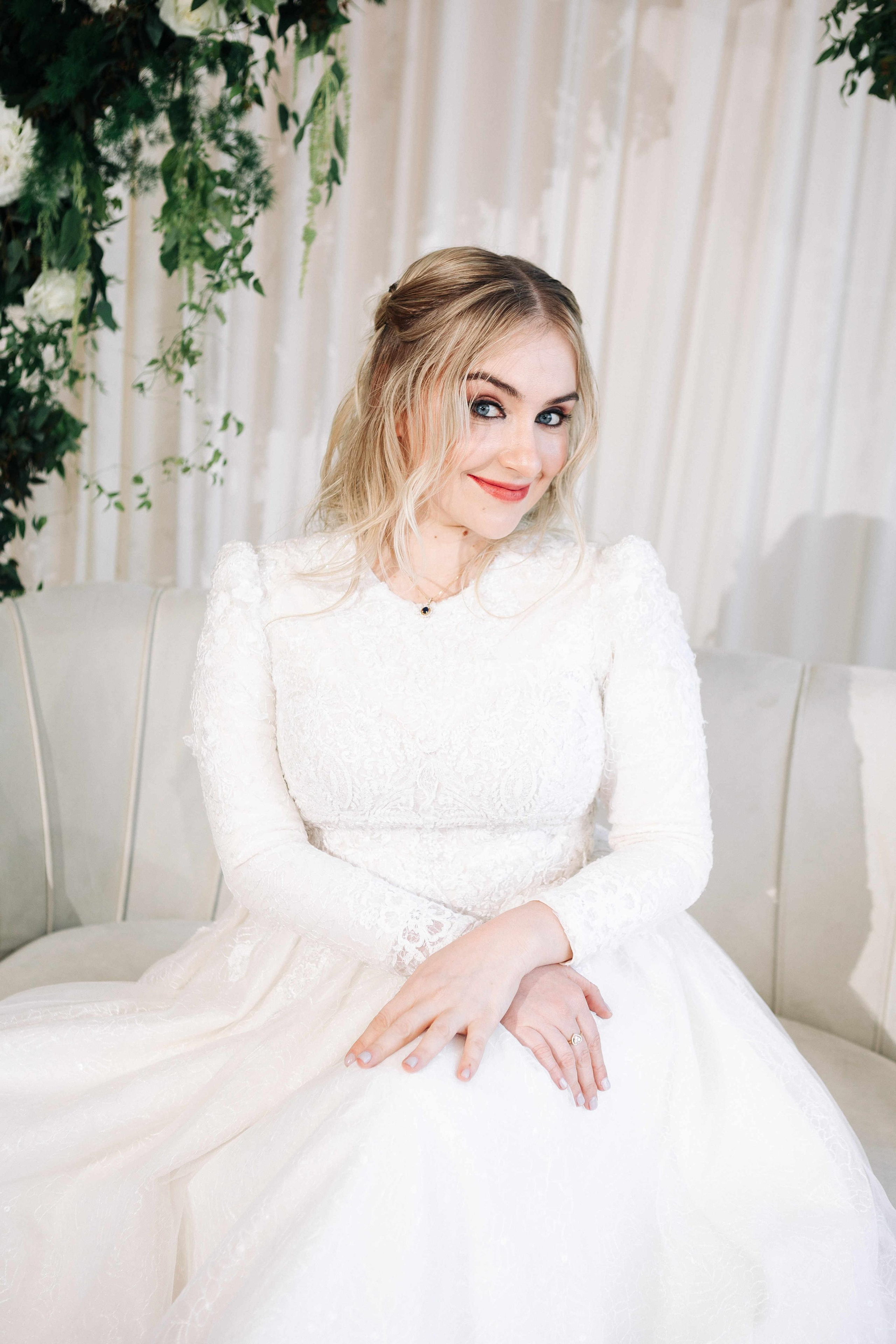 SMALL WEDDING IN THE OLD TOWN. PHOTOGRAPHER IN ISRAEL