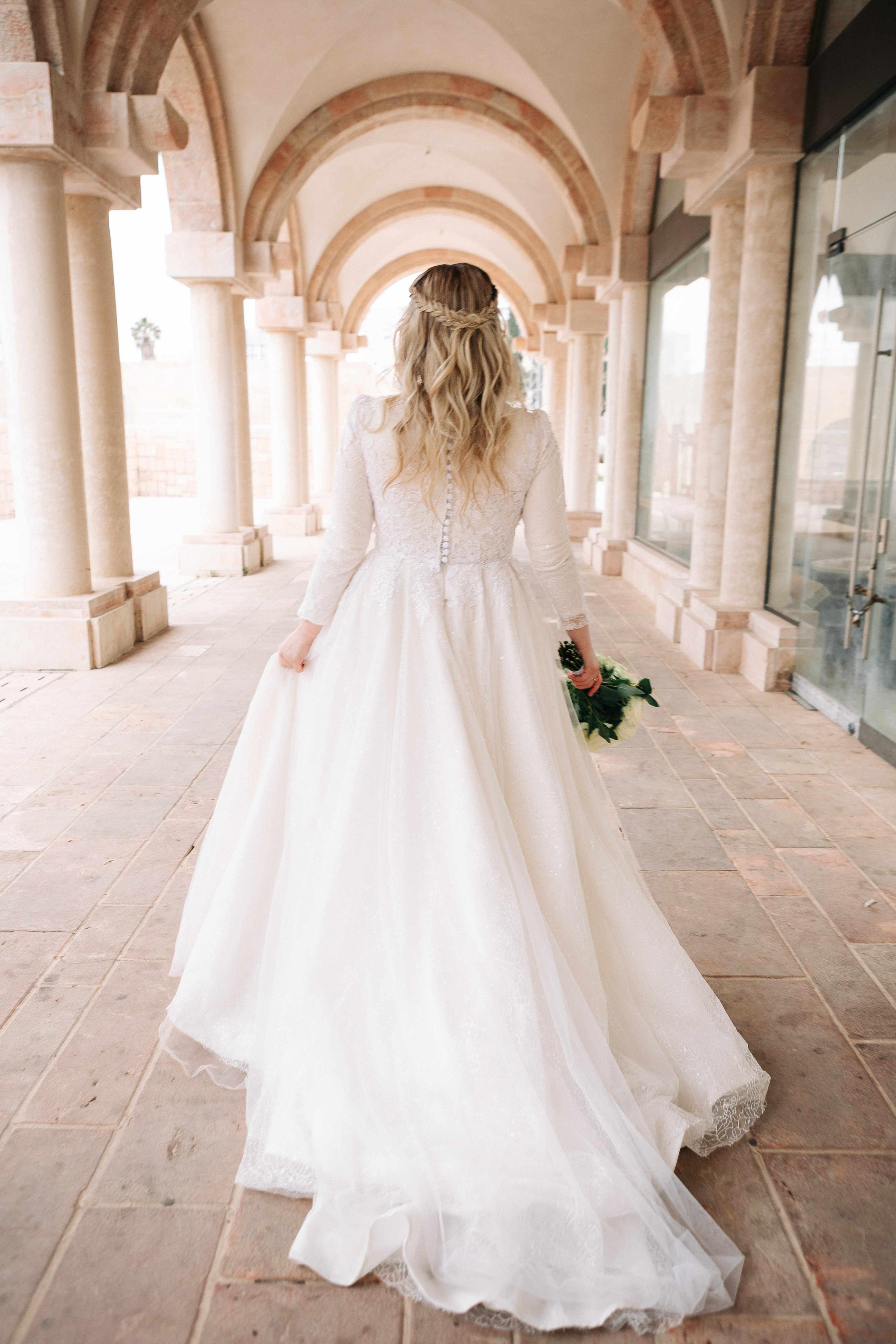 SMALL WEDDING IN THE OLD TOWN. PHOTOGRAPHER IN ISRAEL