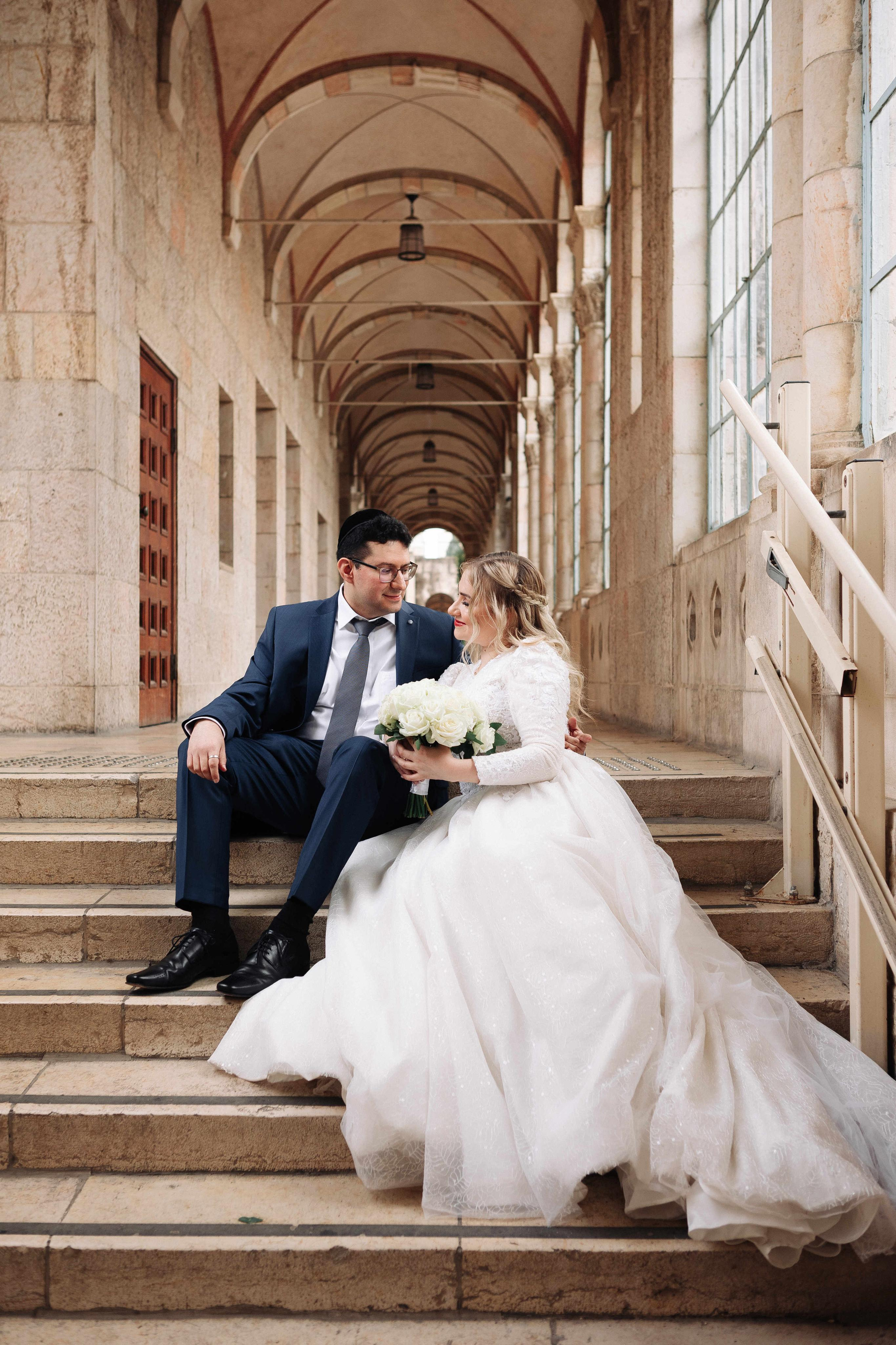 SMALL WEDDING IN THE OLD TOWN. PHOTOGRAPHER IN ISRAEL
