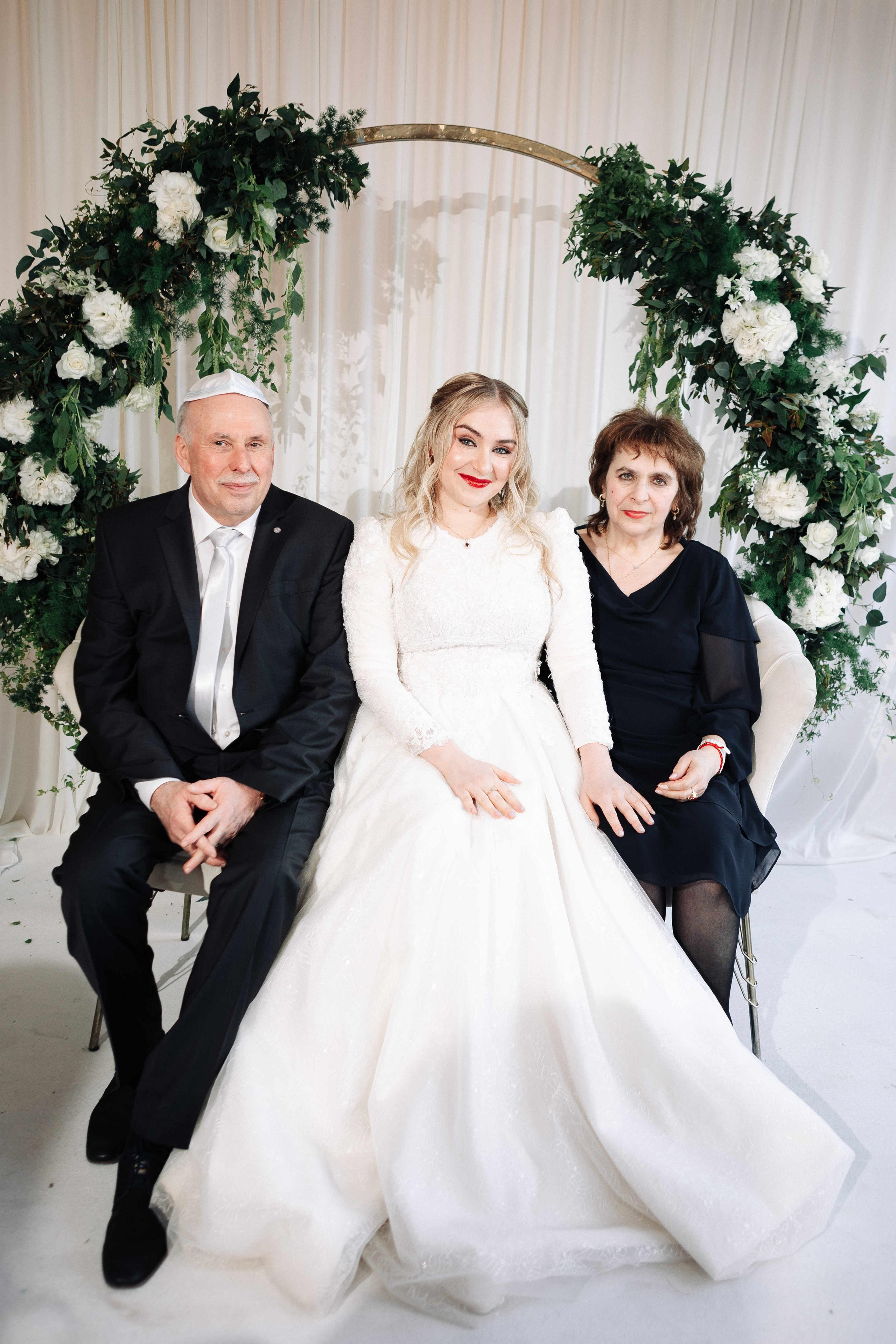 SMALL WEDDING IN THE OLD TOWN. PHOTOGRAPHER IN ISRAEL
