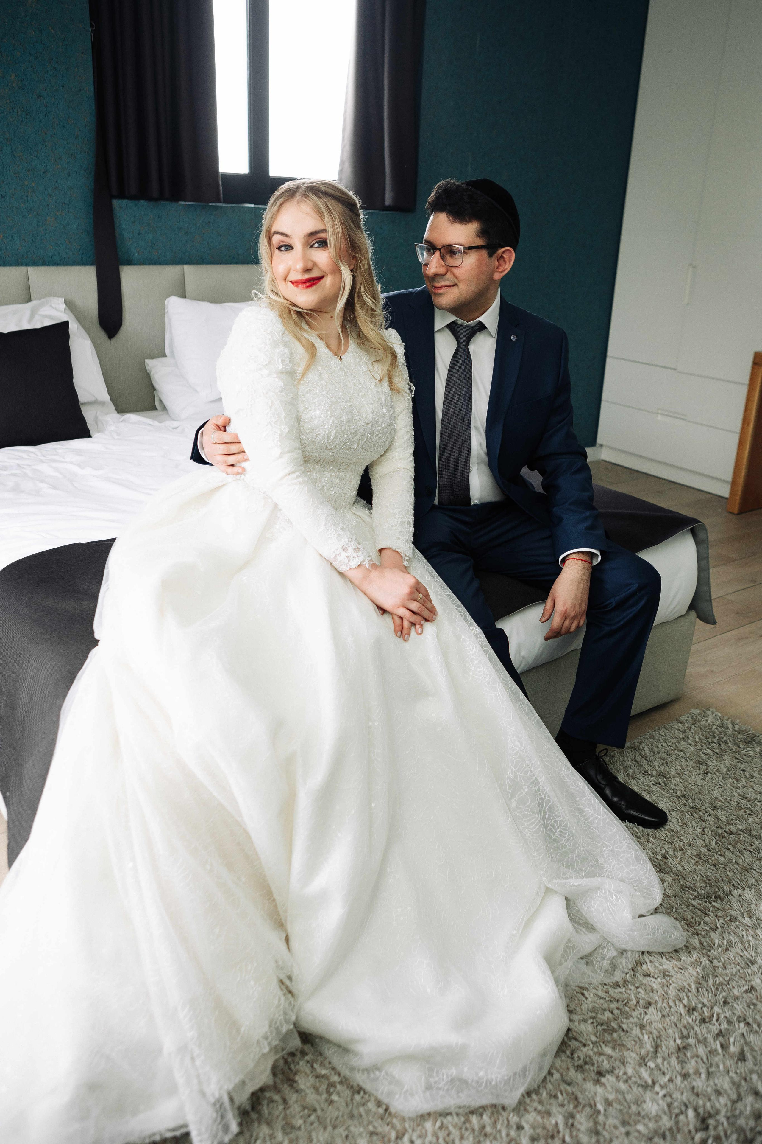 SMALL WEDDING IN THE OLD TOWN. PHOTOGRAPHER IN ISRAEL