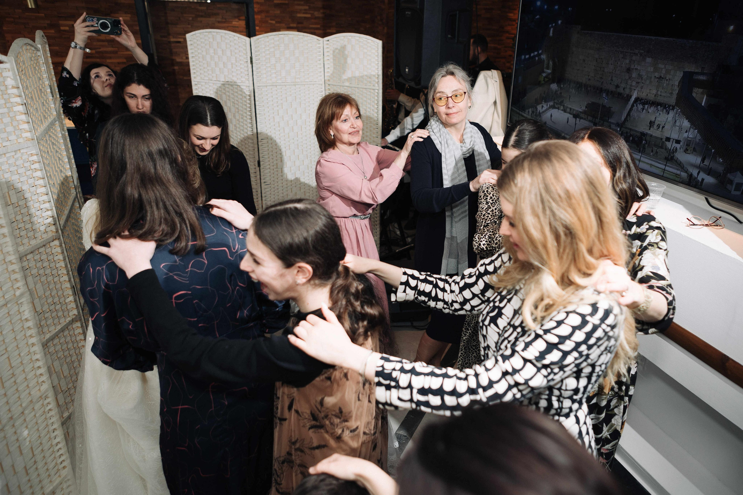 SMALL WEDDING IN THE OLD TOWN. PHOTOGRAPHER IN ISRAEL