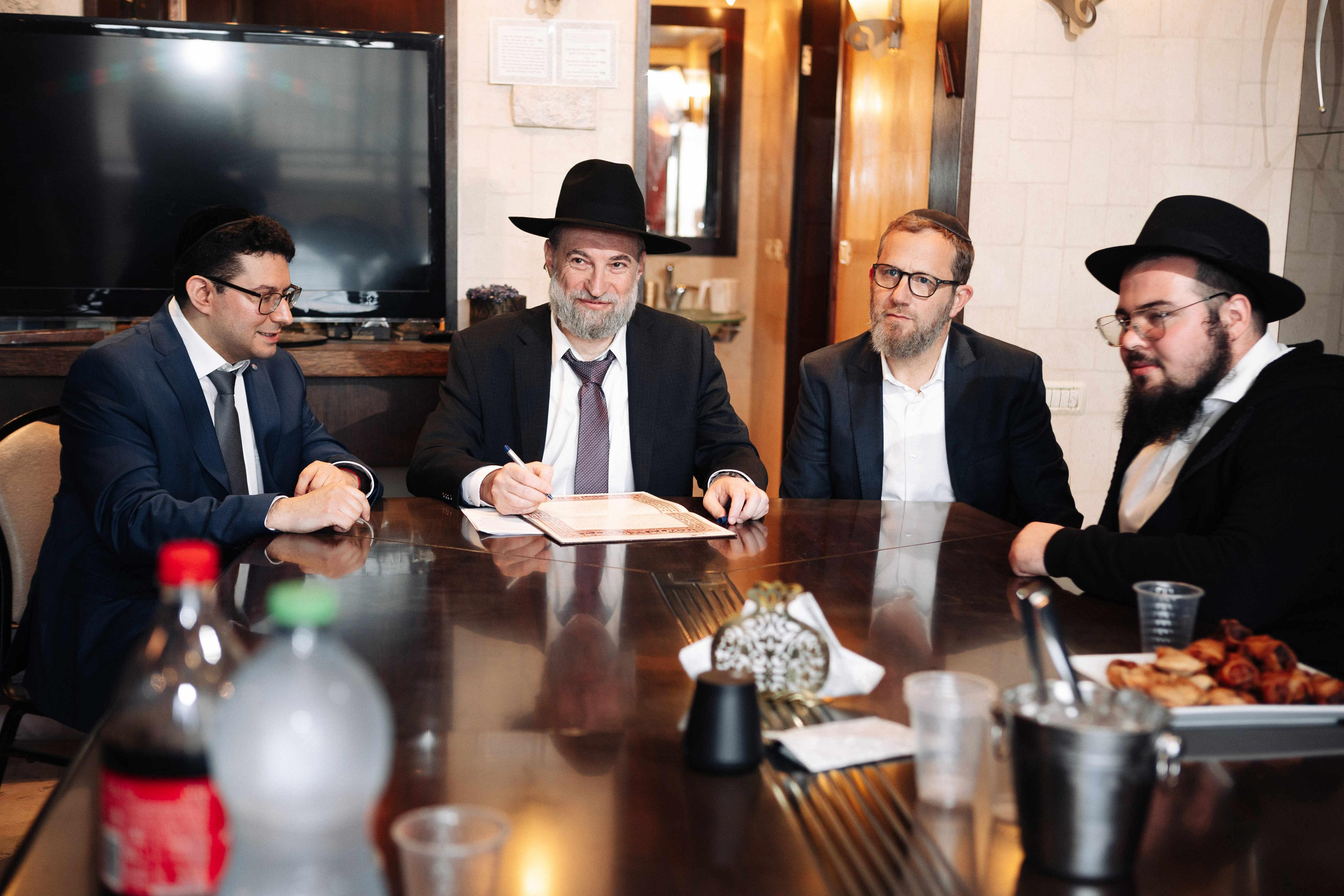 SMALL WEDDING IN THE OLD TOWN. PHOTOGRAPHER IN ISRAEL