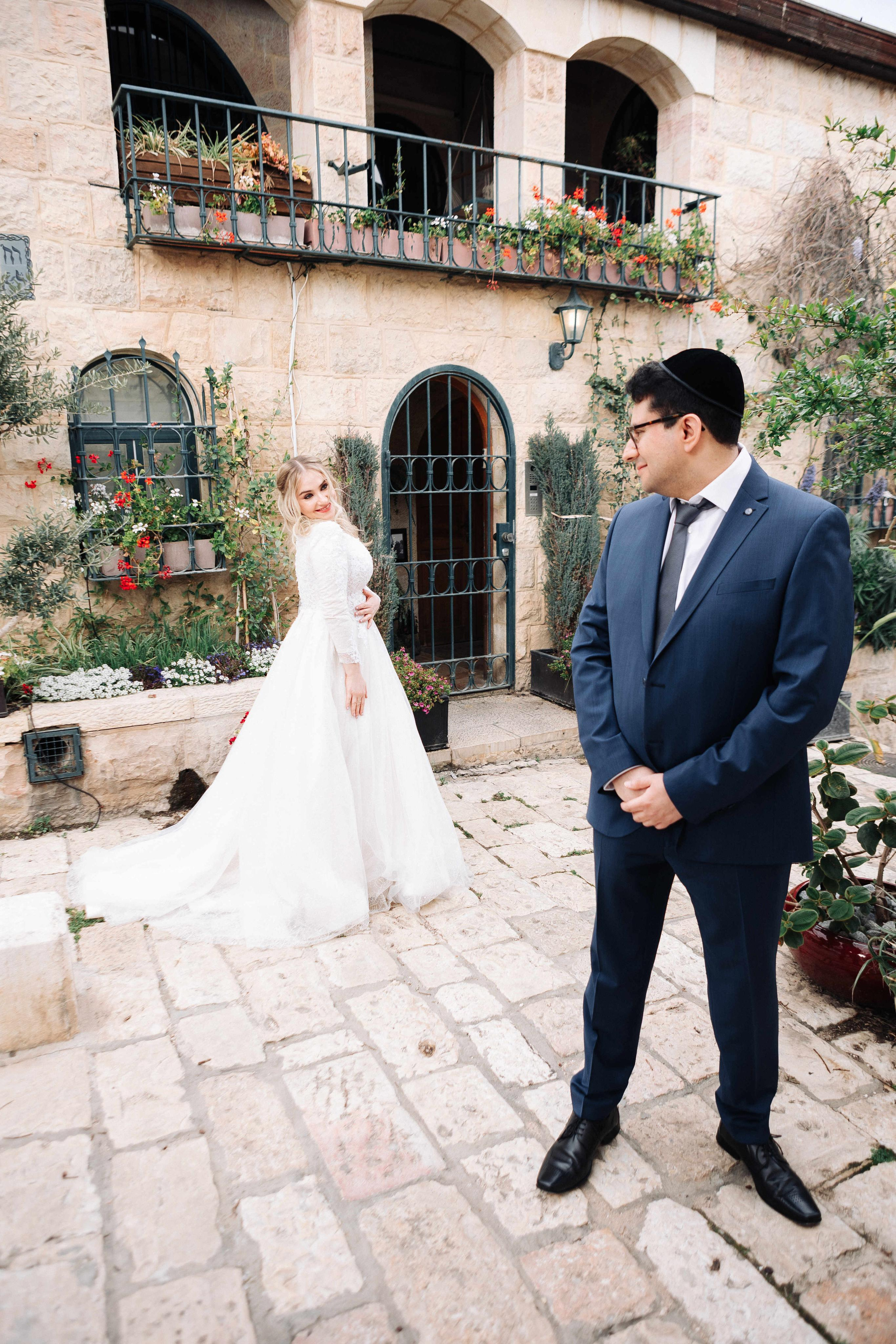 SMALL WEDDING IN THE OLD TOWN. PHOTOGRAPHER IN ISRAEL