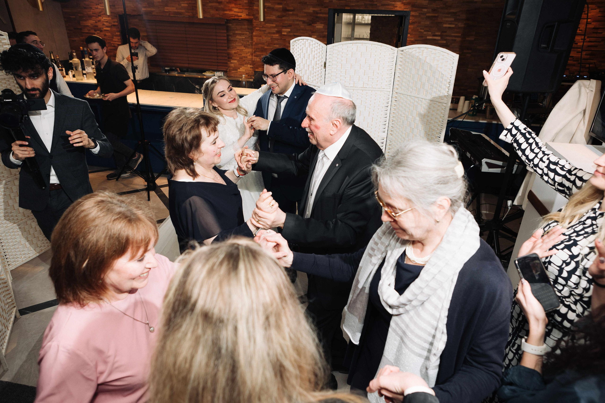 SMALL WEDDING IN THE OLD TOWN. PHOTOGRAPHER IN ISRAEL