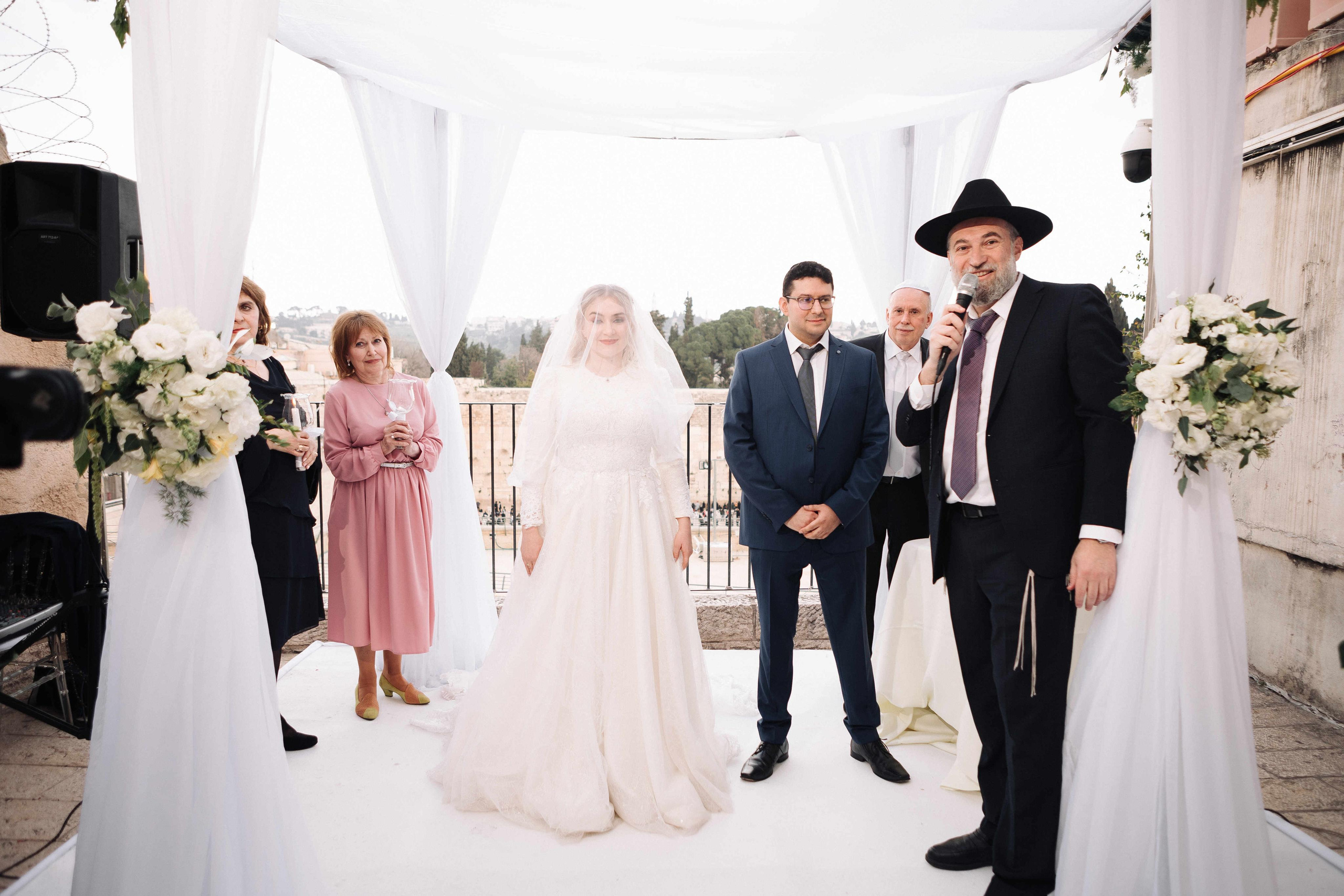 SMALL WEDDING IN THE OLD TOWN. PHOTOGRAPHER IN ISRAEL