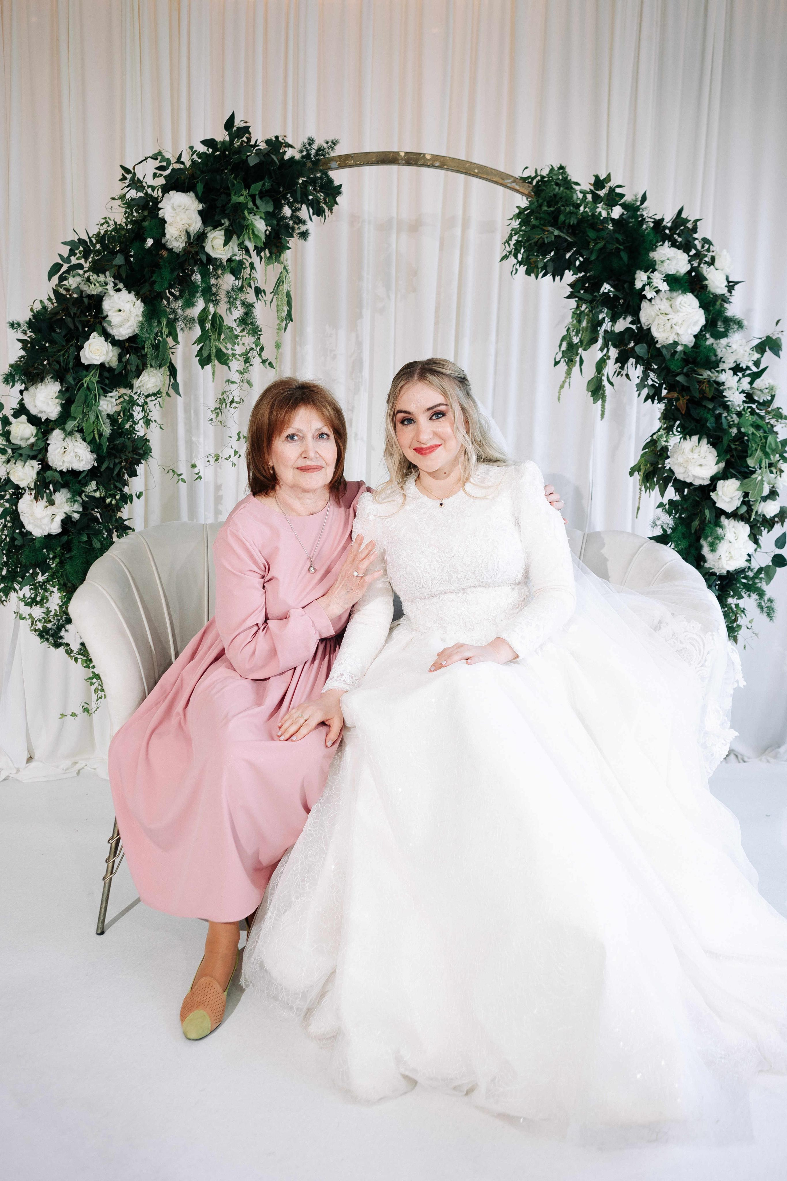 SMALL WEDDING IN THE OLD TOWN. PHOTOGRAPHER IN ISRAEL